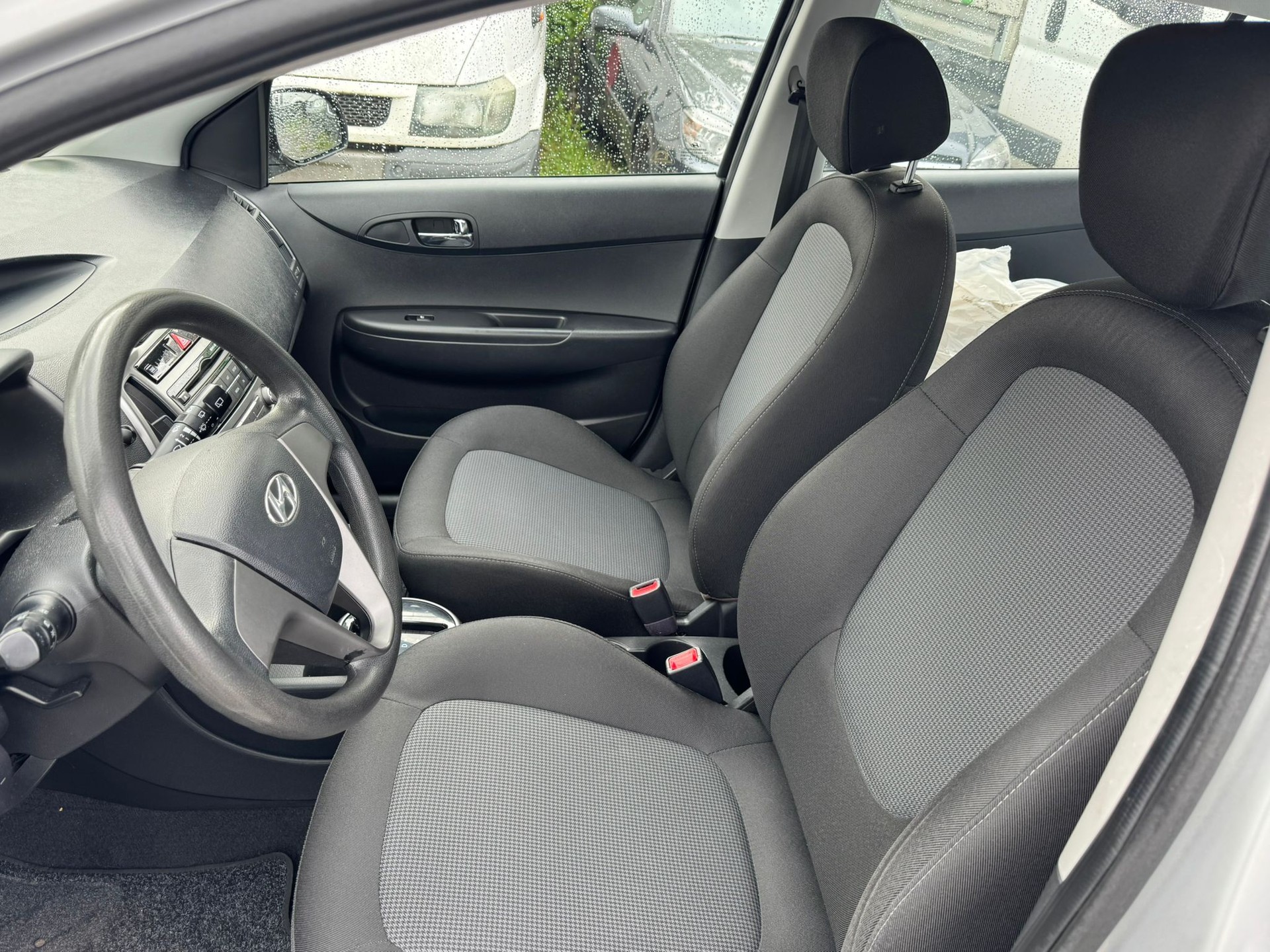 HYUNDAI i20 1.4 Premium Automatic-image-8