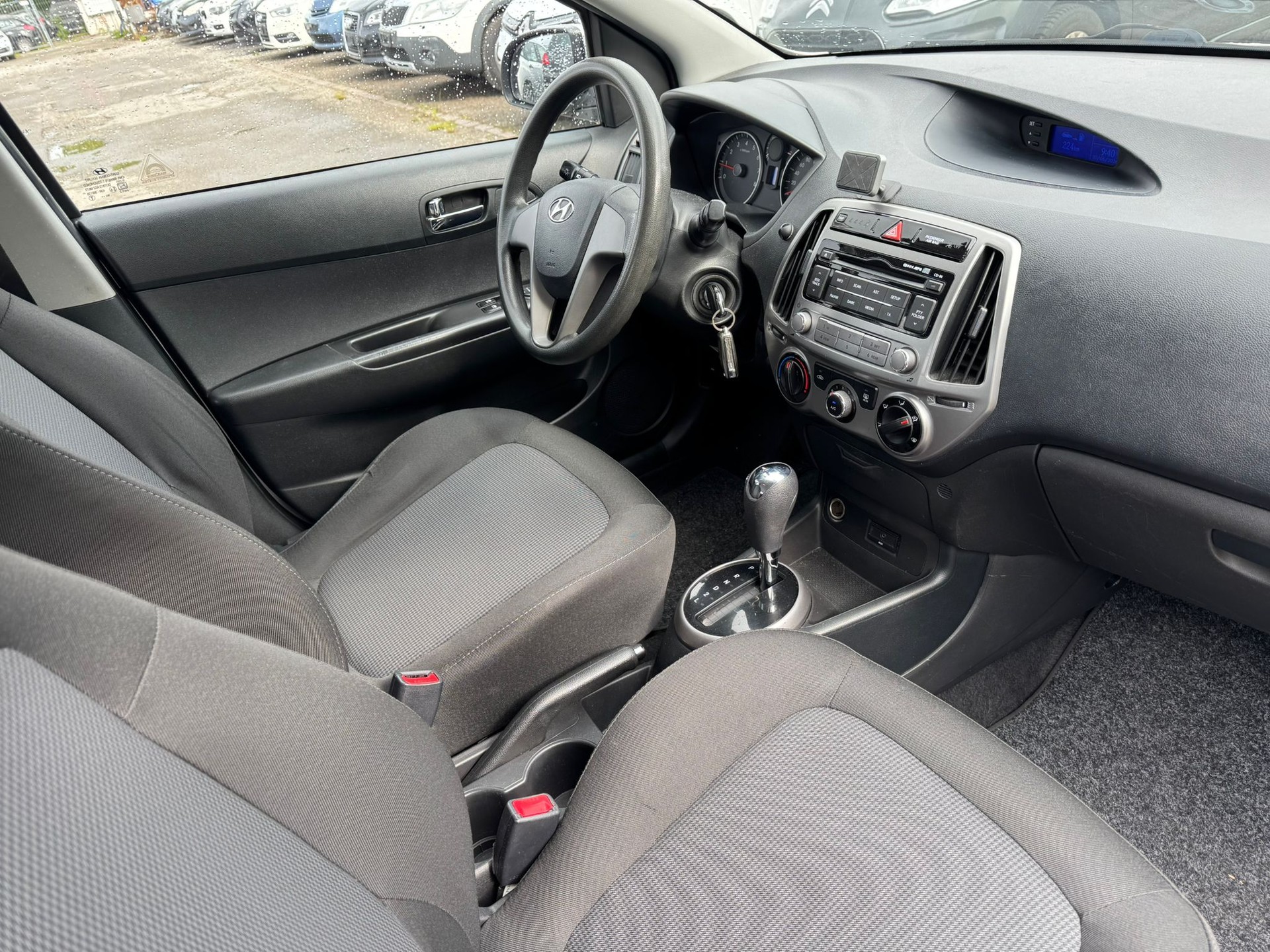 HYUNDAI i20 1.4 Premium Automatic-image-3
