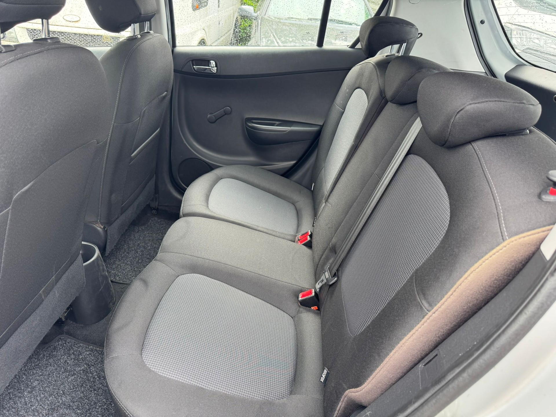 HYUNDAI i20 1.4 Premium Automatic-image-12