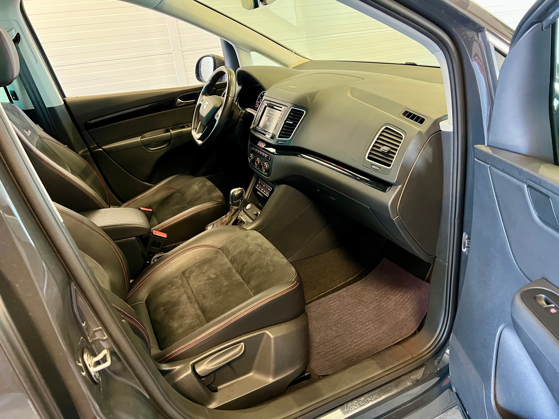 SEAT Alhambra 2.0 TSI FR Line DSG-image-12