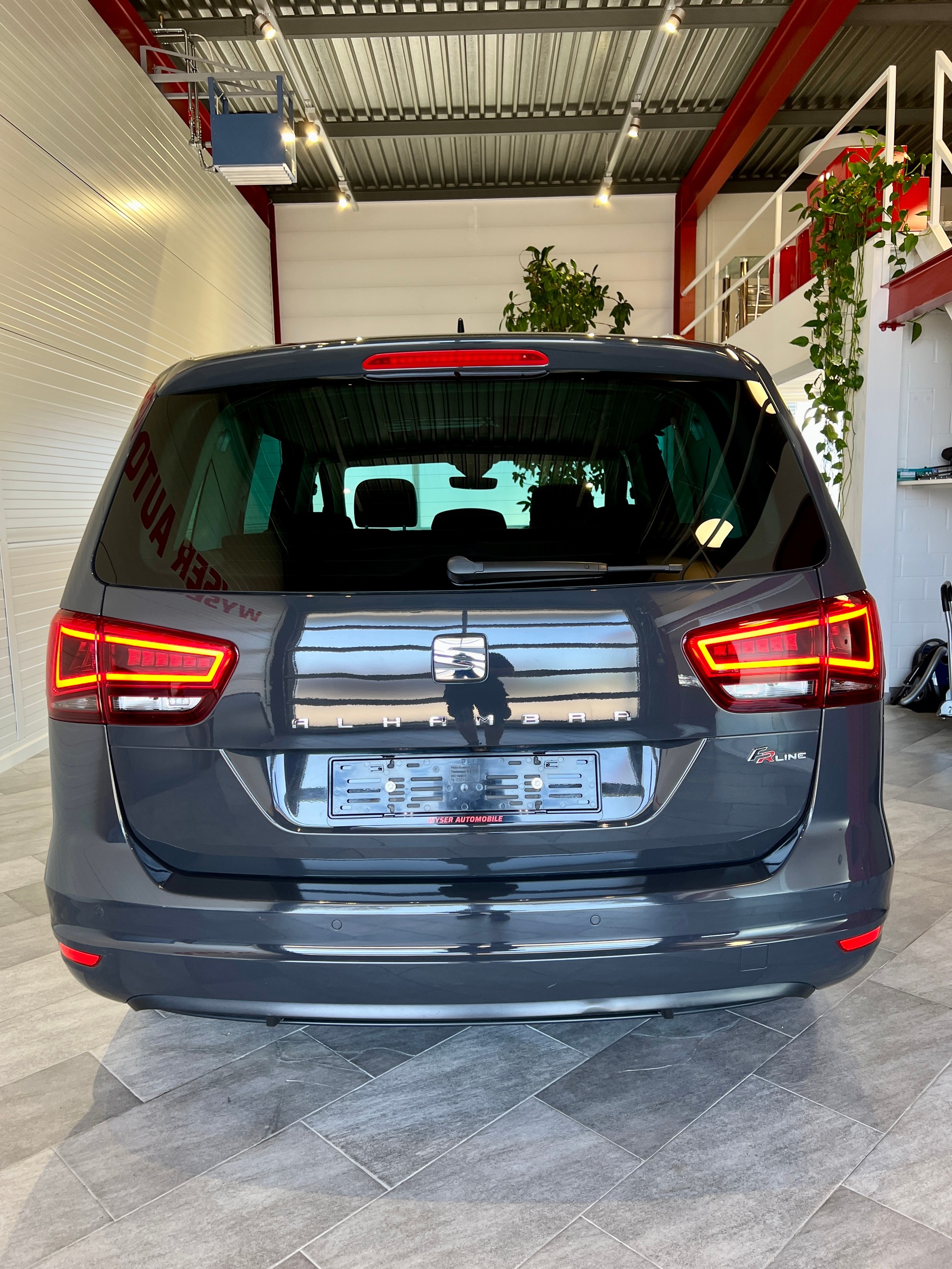 SEAT Alhambra 2.0 TSI FR Line DSG-image-5