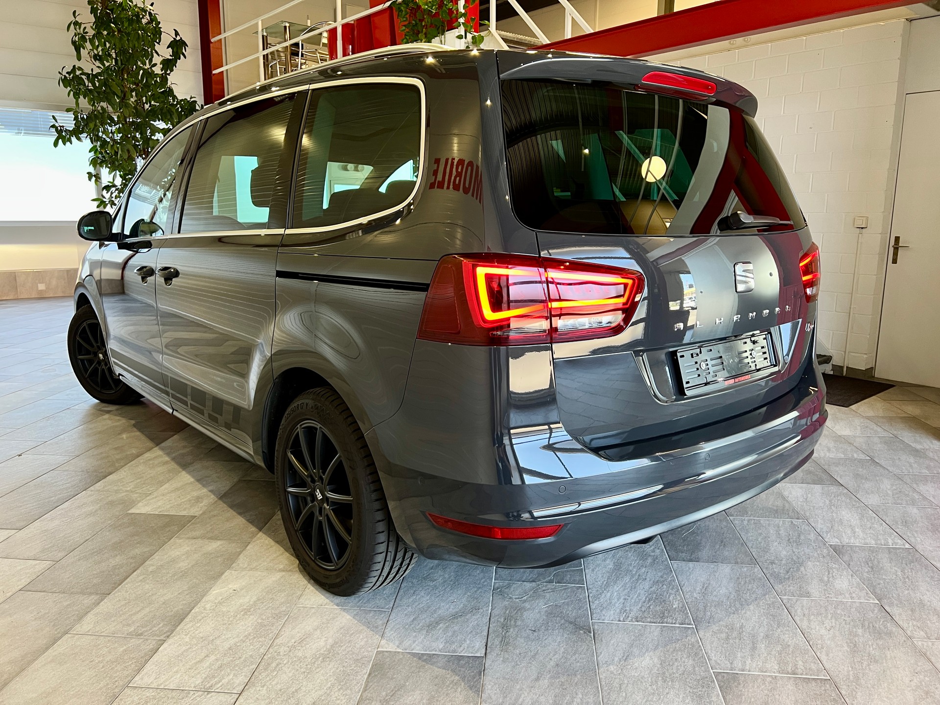 SEAT Alhambra 2.0 TSI FR Line DSG-image-4
