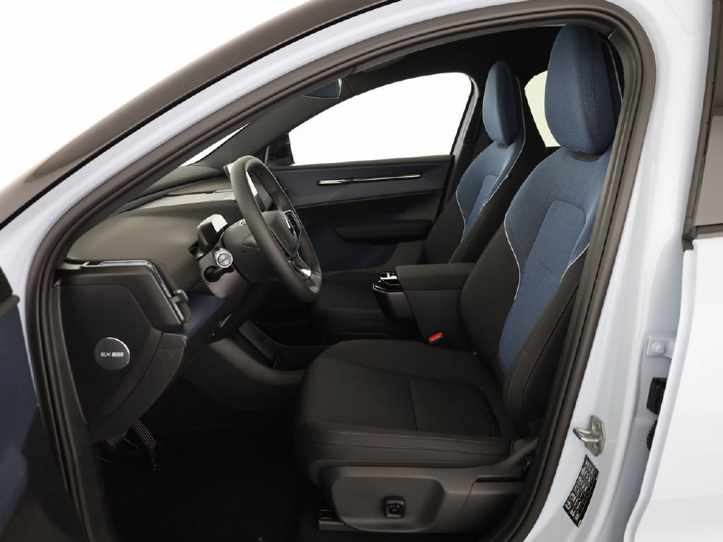 VOLVO EX 30 Cross Country P8 Ultra AWD-image-1