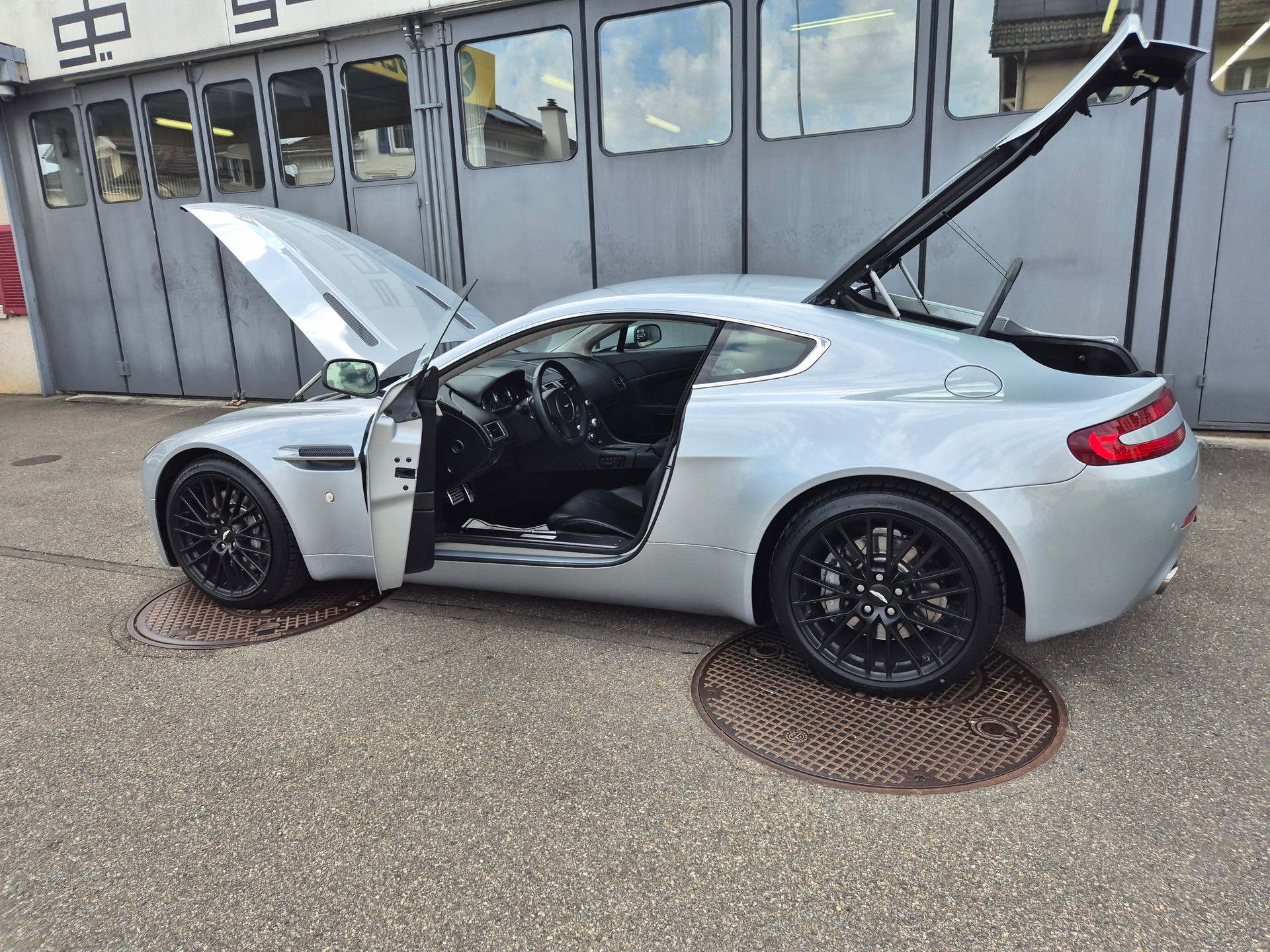 ASTON MARTIN V8 Vantage 4.7 Sportshift-image-7