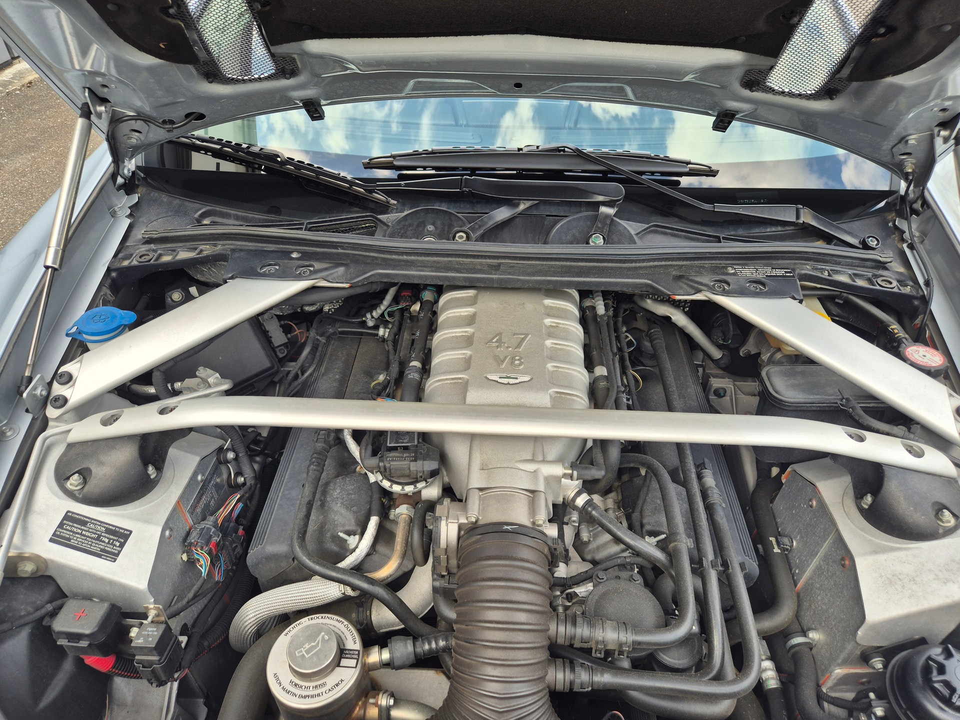 ASTON MARTIN V8 Vantage 4.7 Sportshift-image-14