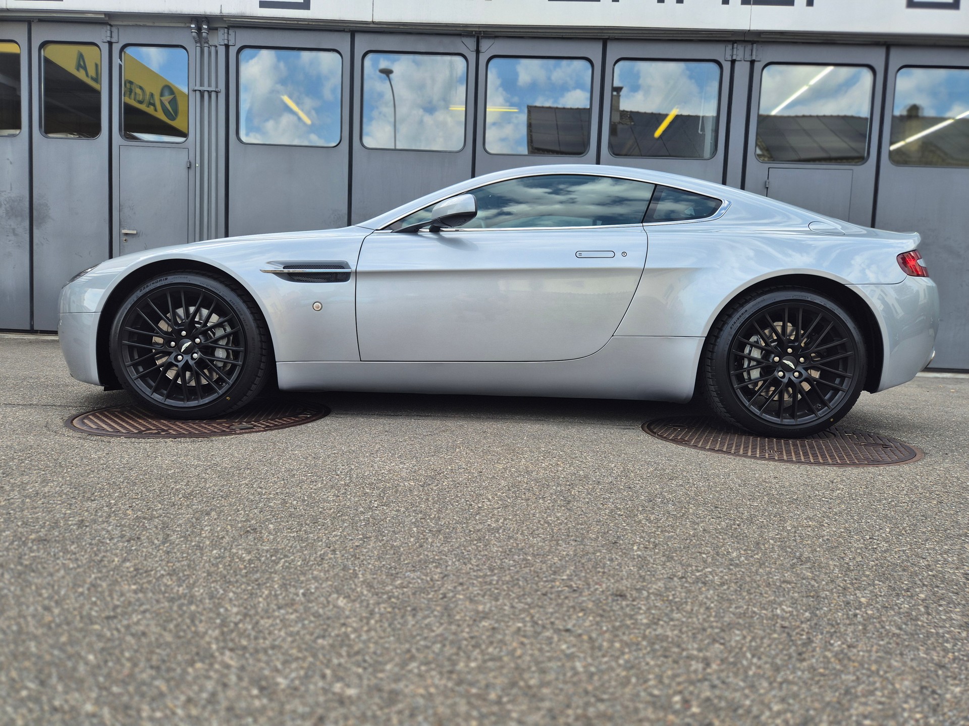 ASTON MARTIN V8 Vantage 4.7 Sportshift-image-8