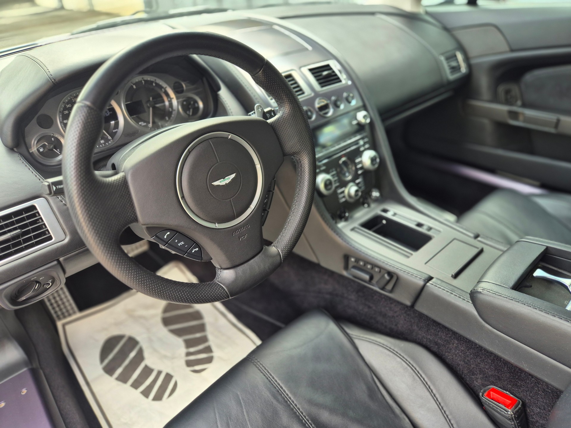 ASTON MARTIN V8 Vantage 4.7 Sportshift-image-15