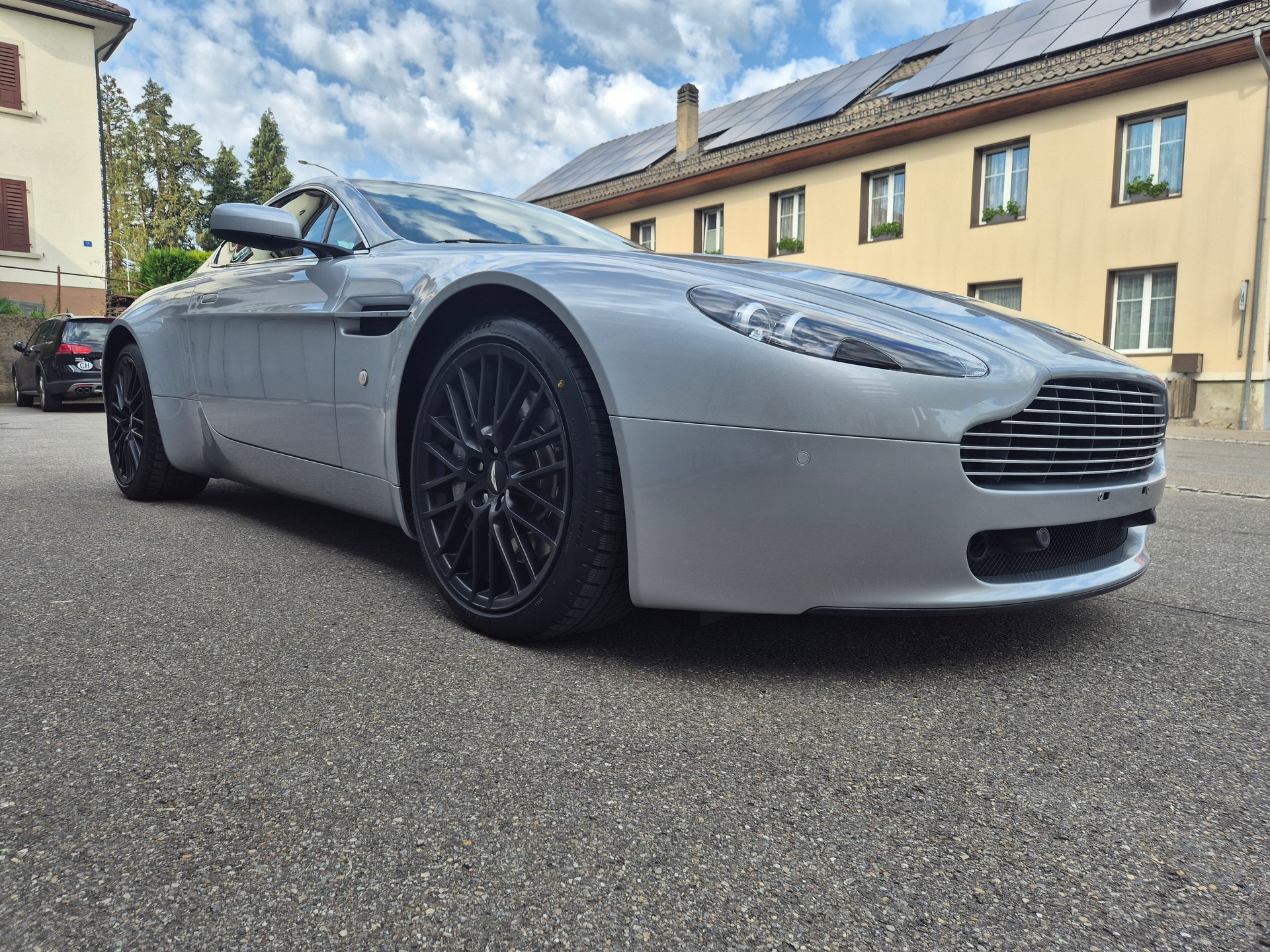 ASTON MARTIN V8 Vantage 4.7 Sportshift-image-4