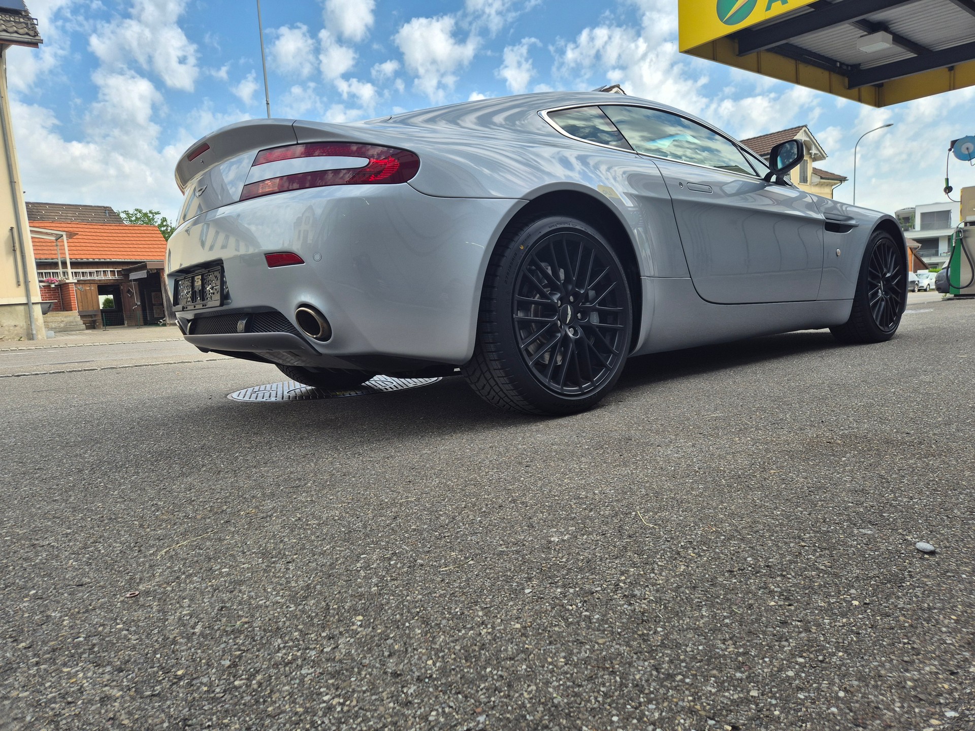 ASTON MARTIN V8 Vantage 4.7 Sportshift-image-3