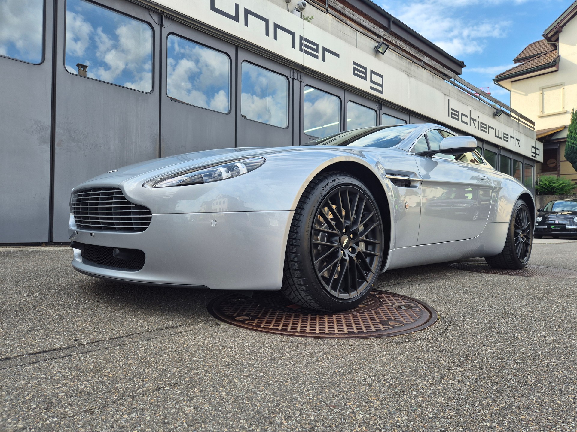 ASTON MARTIN V8 Vantage 4.7 Sportshift-image-1