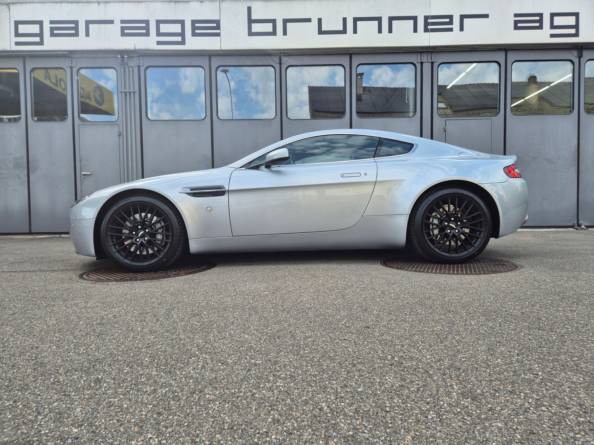 ASTON MARTIN V8 Vantage 4.7 Sportshift