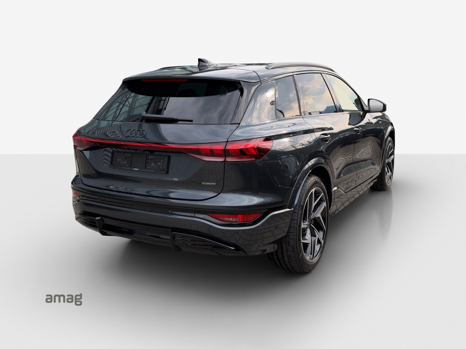 AUDI Q6 e-tron quattro-image-4