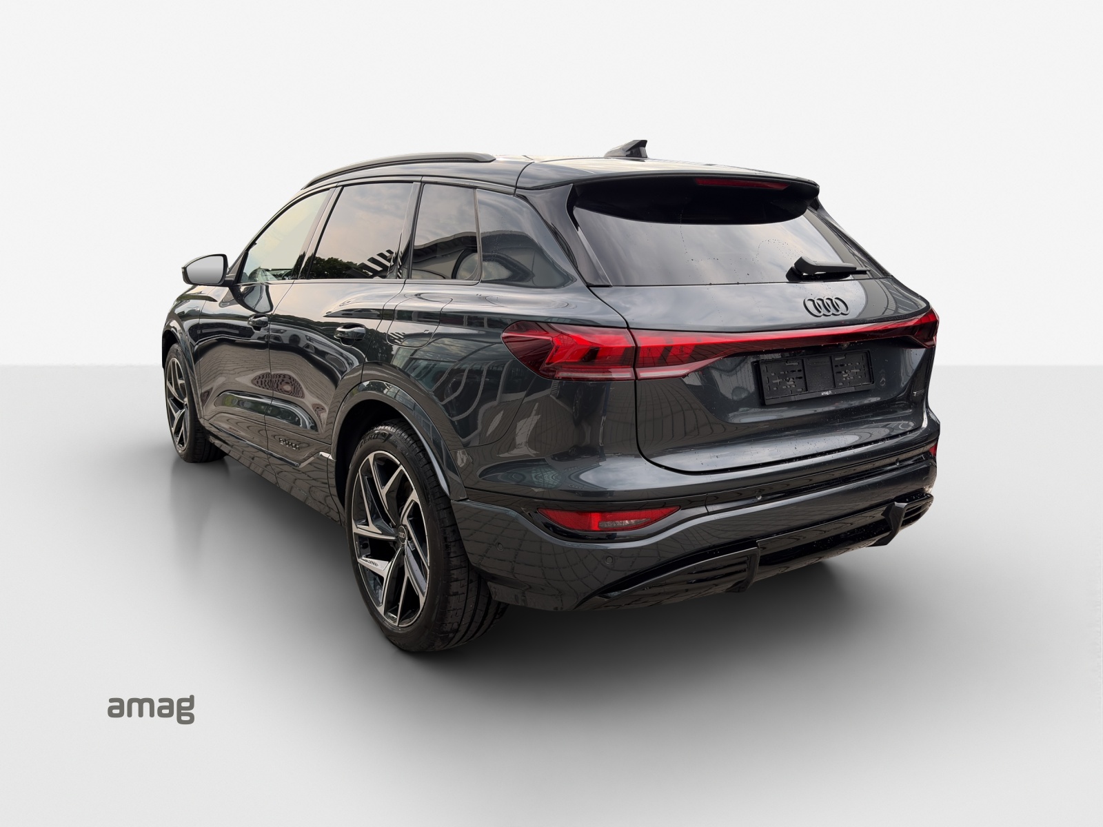 AUDI Q6 e-tron quattro-showroom-element-2
