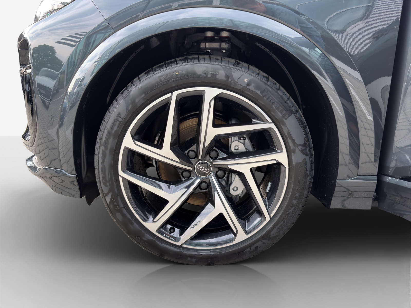 AUDI Q6 e-tron quattro-image-15