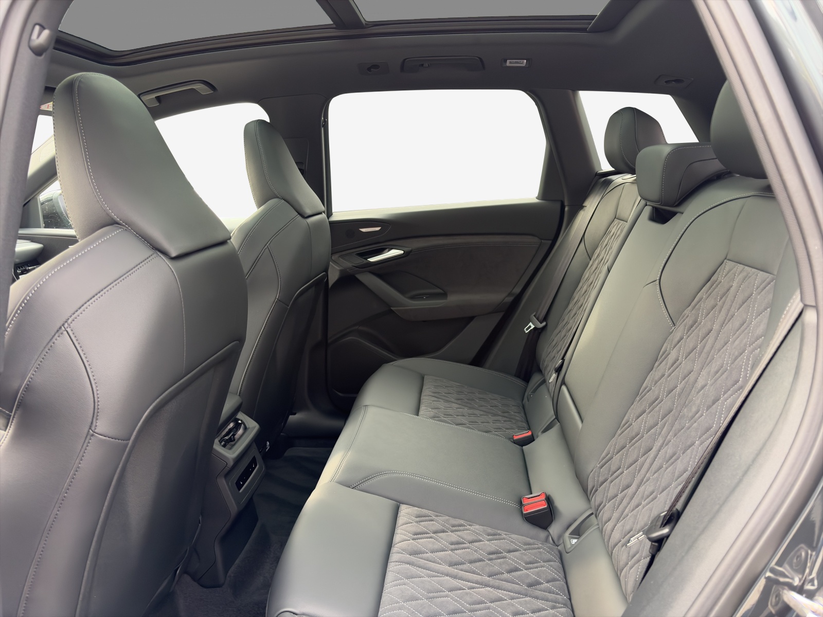 AUDI Q6 e-tron quattro-image-11