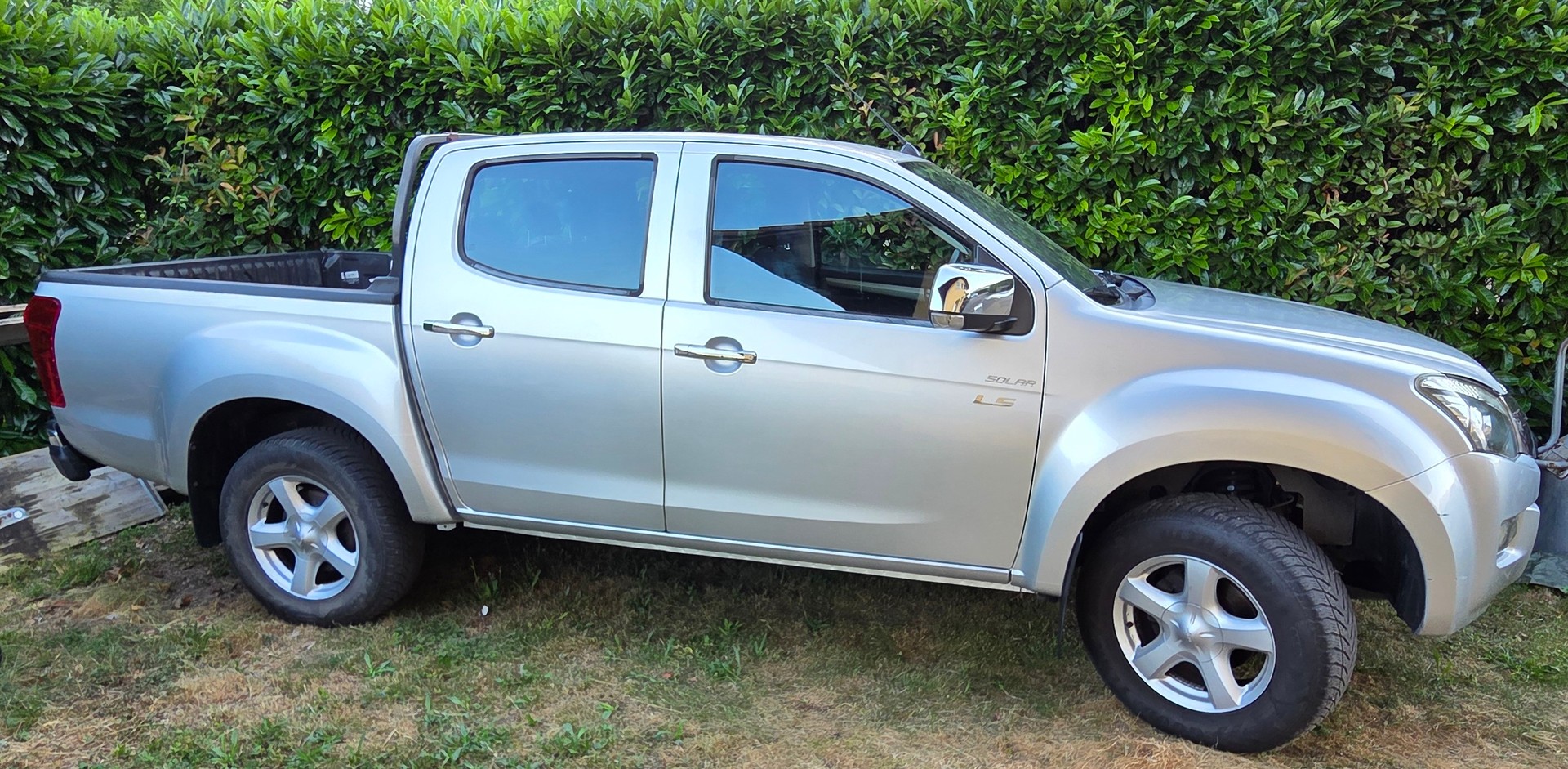 ISUZU D-MAX 2.5 TDi Solar 4x4-image-2