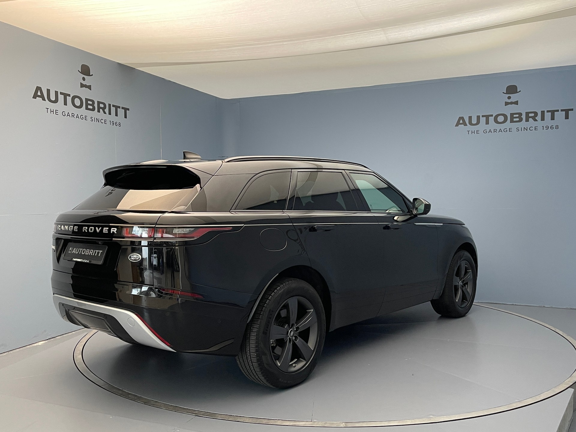 LAND ROVER Range Rover Velar 2.0 T S-showroom-element-3