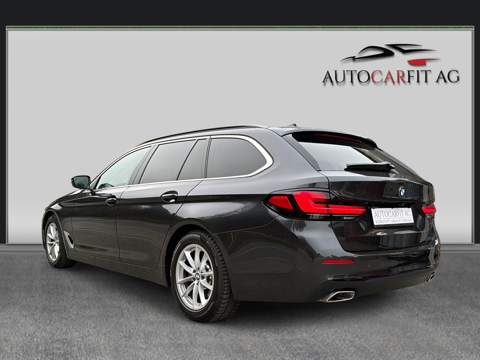 BMW 520d xDrive 48V Touring Steptronic-showroom-element-3