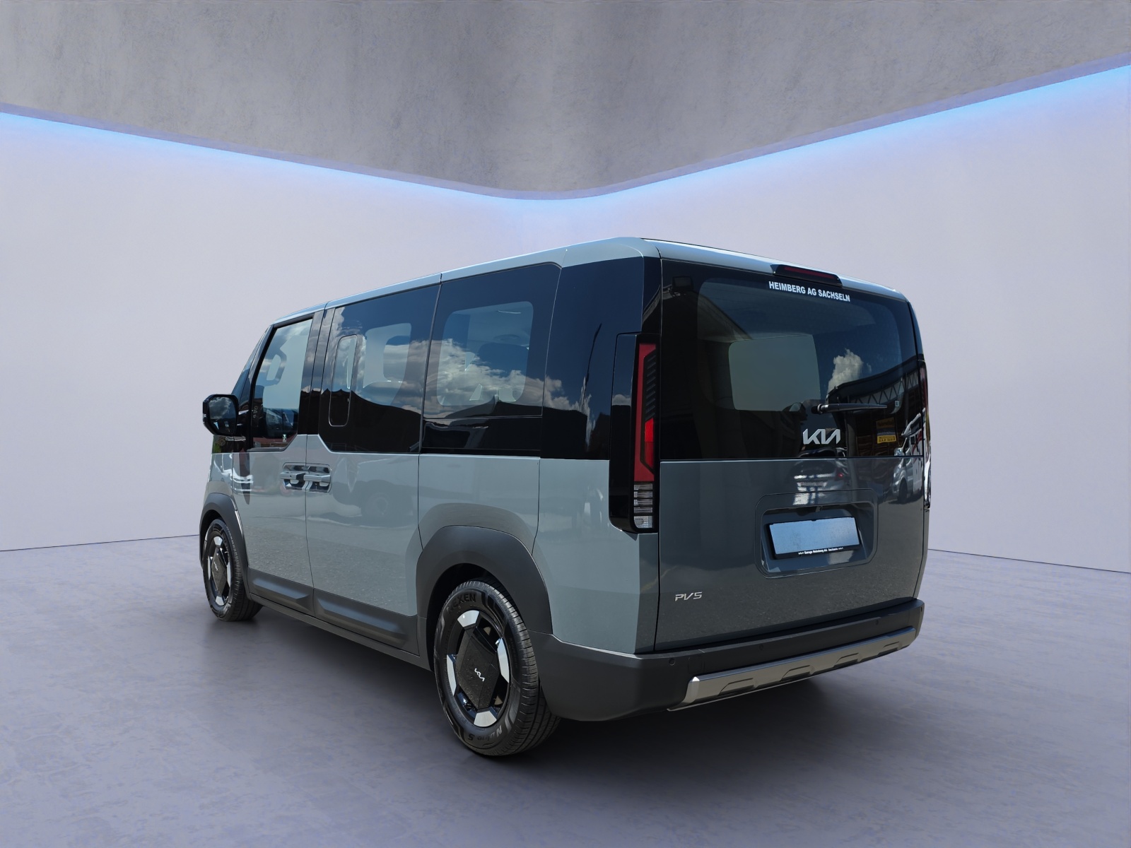 KIA PV5 Passenger 71.2 kWh Plus-image-2