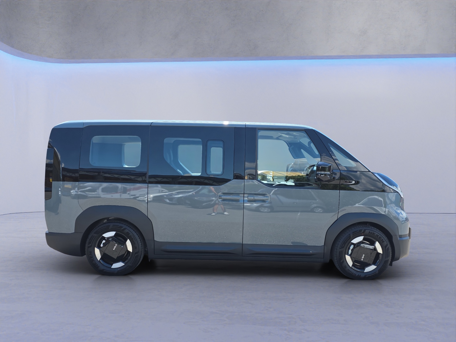 KIA PV5 Passenger 71.2 kWh Plus-image-5