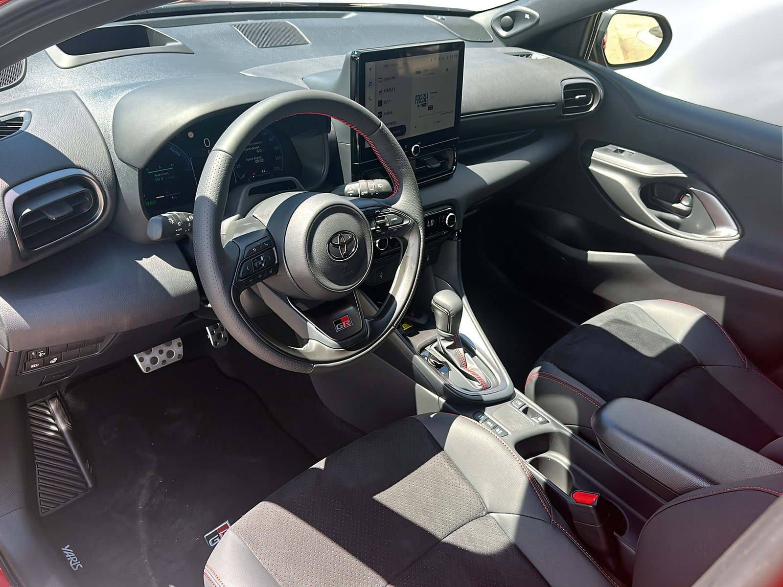 TOYOTA Yaris 1.5 GR Sport e-CVT-image-4