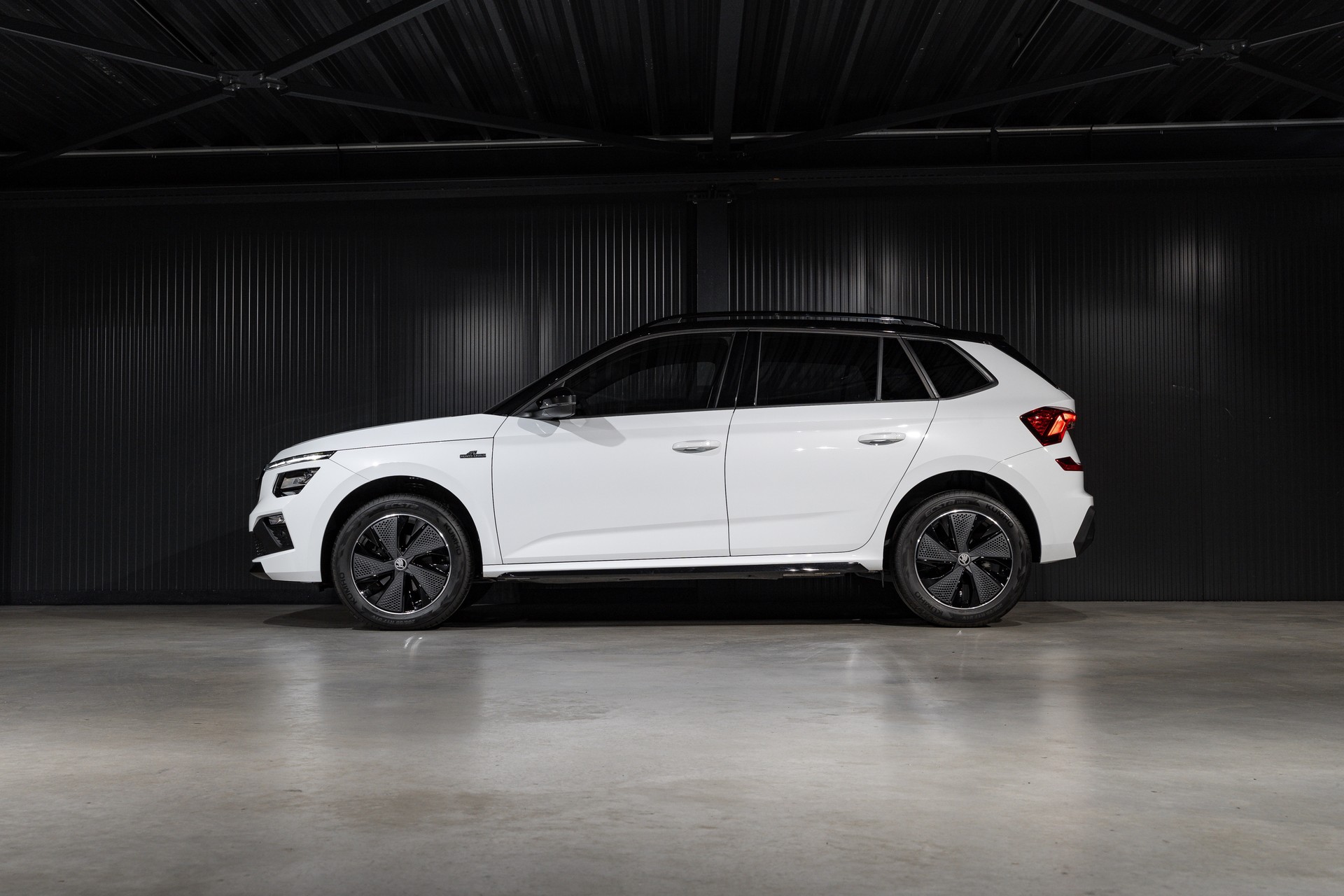SKODA Kamiq 1.5 TSI Monte Carlo DSG-showroom-element-2