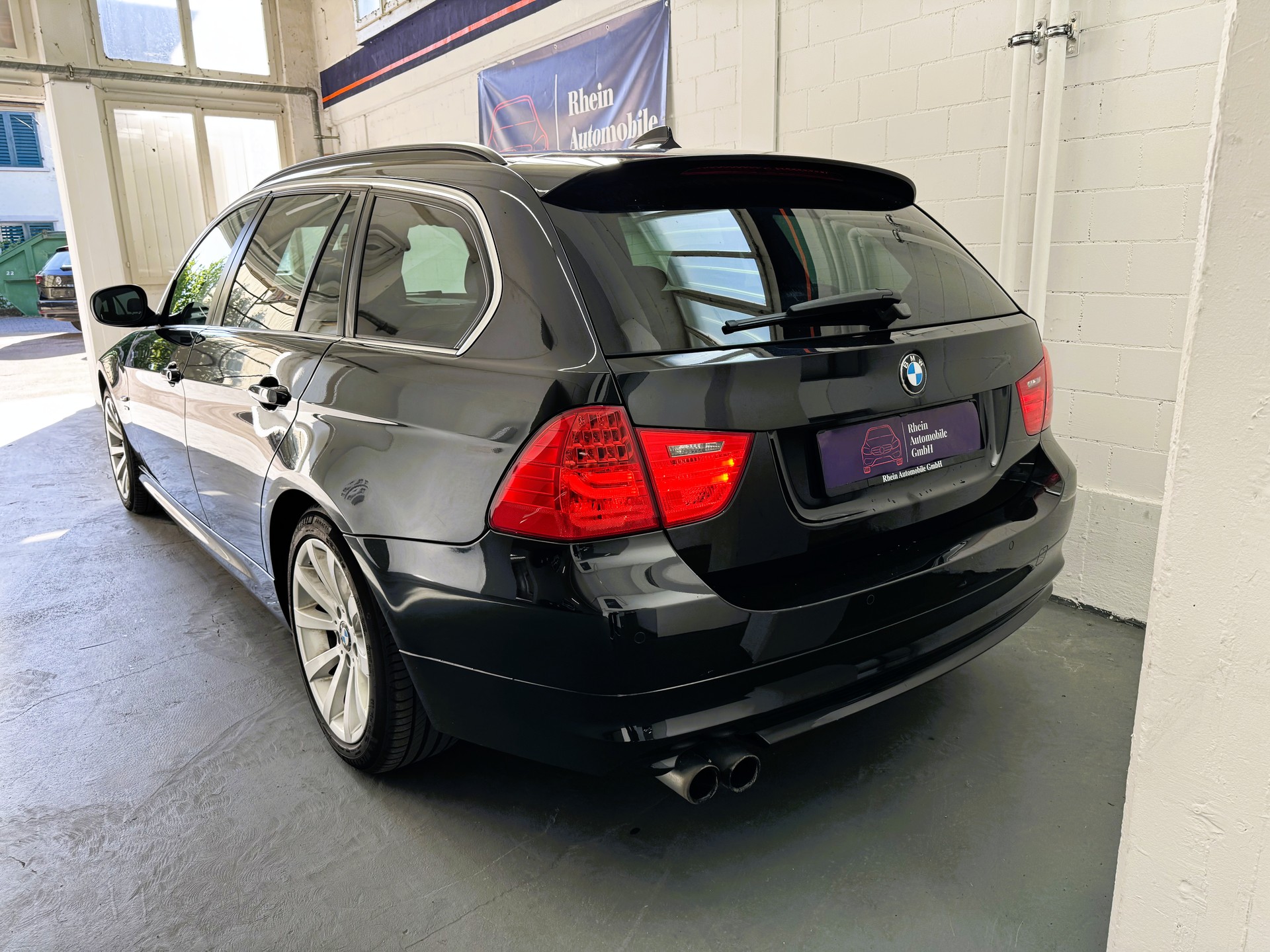 BMW 325i xDrive Touring-image-3