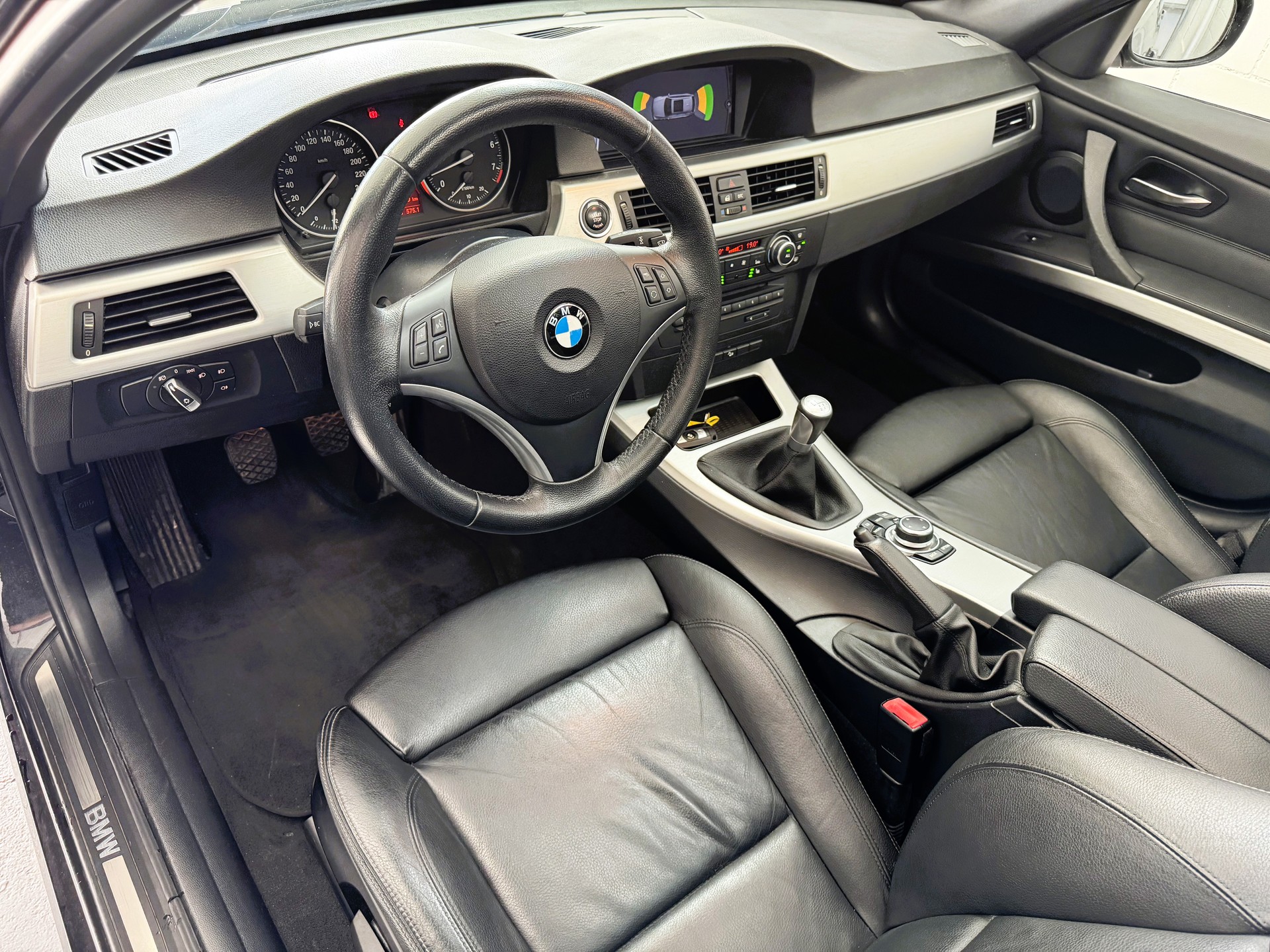 BMW 325i xDrive Touring-image-5