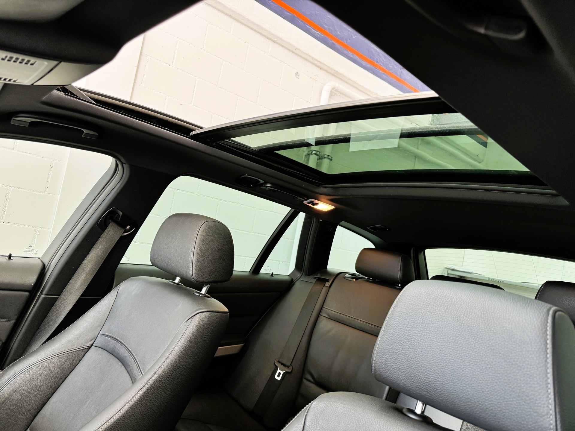 BMW 325i xDrive Touring-image-6