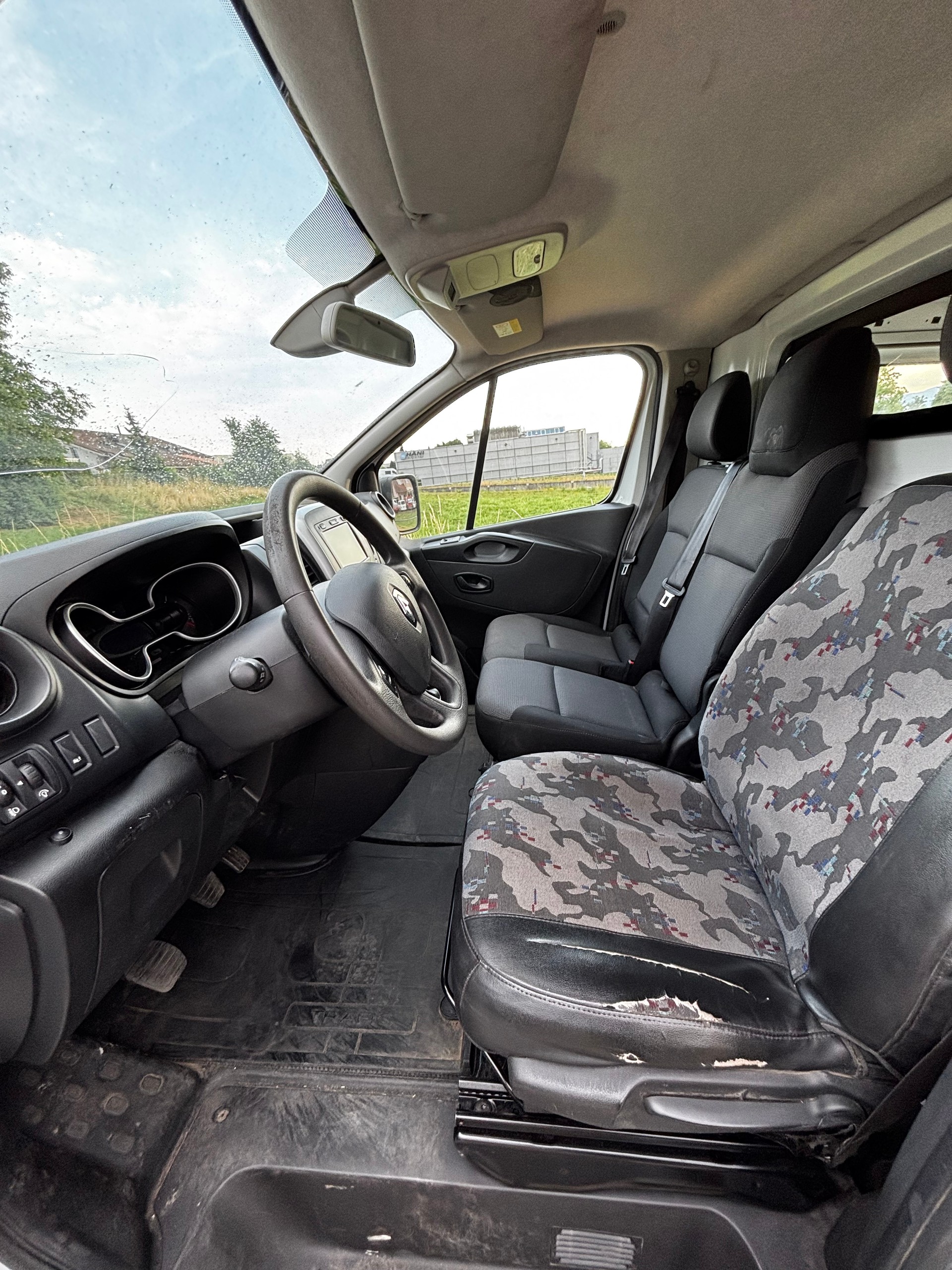 RENAULT Trafic 2.0 Energy dCi 120 3.0t Business L2H1-image-7