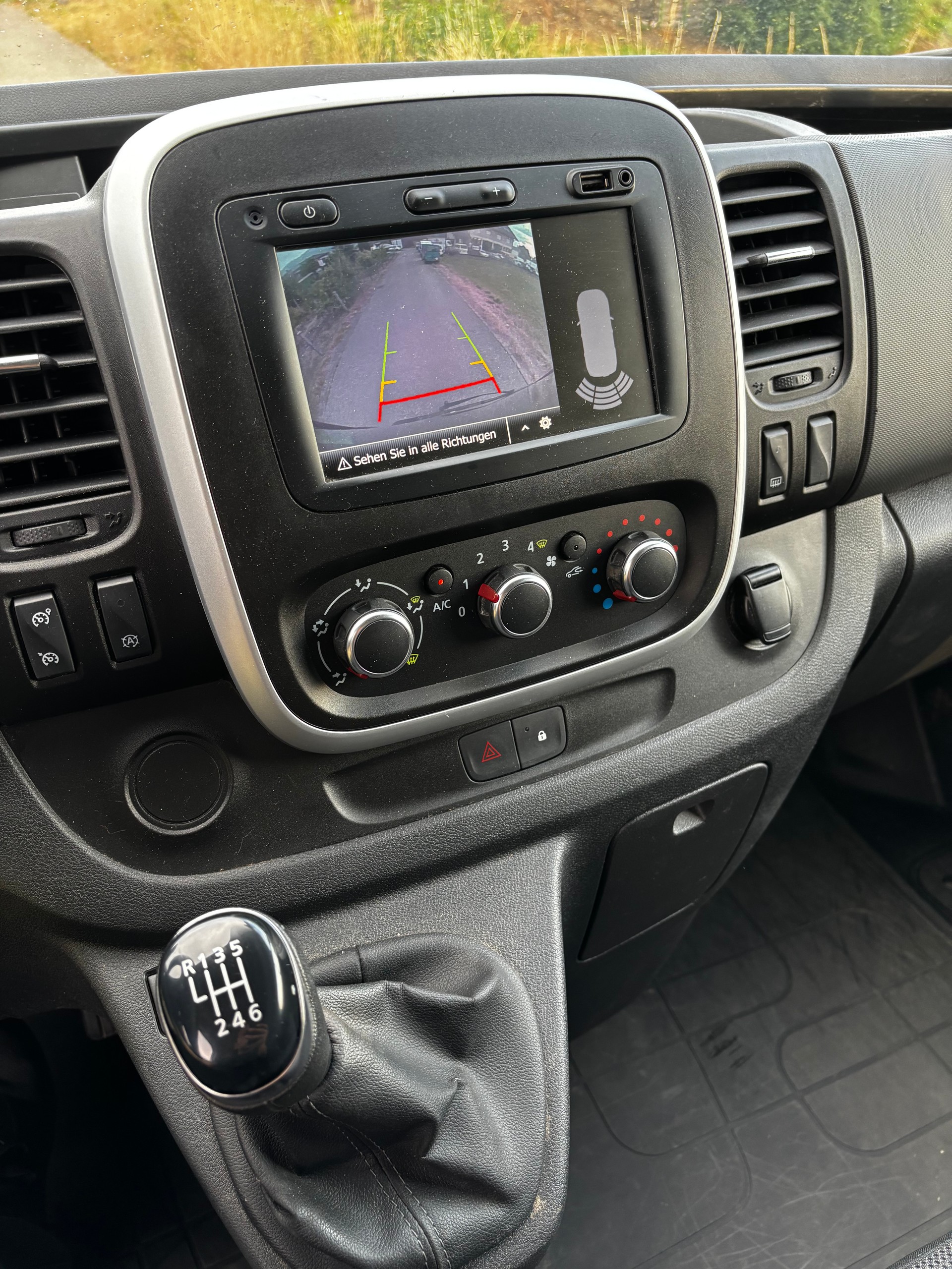 RENAULT Trafic 2.0 Energy dCi 120 3.0t Business L2H1-image-9