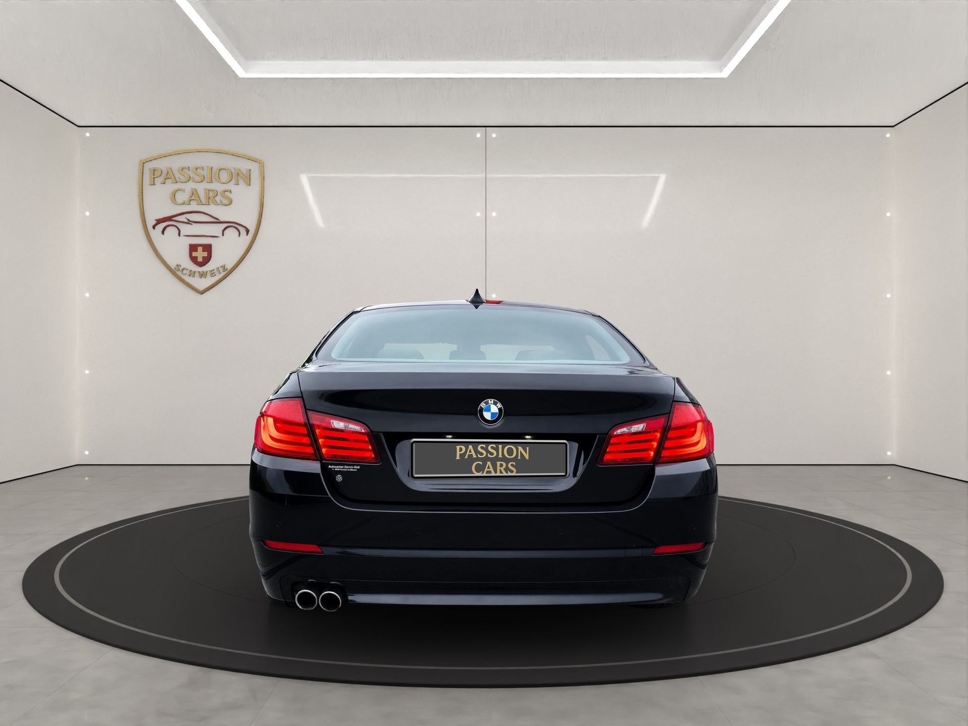 BMW 530d xDrive Steptronic Aus erster Hand-showroom-element-3
