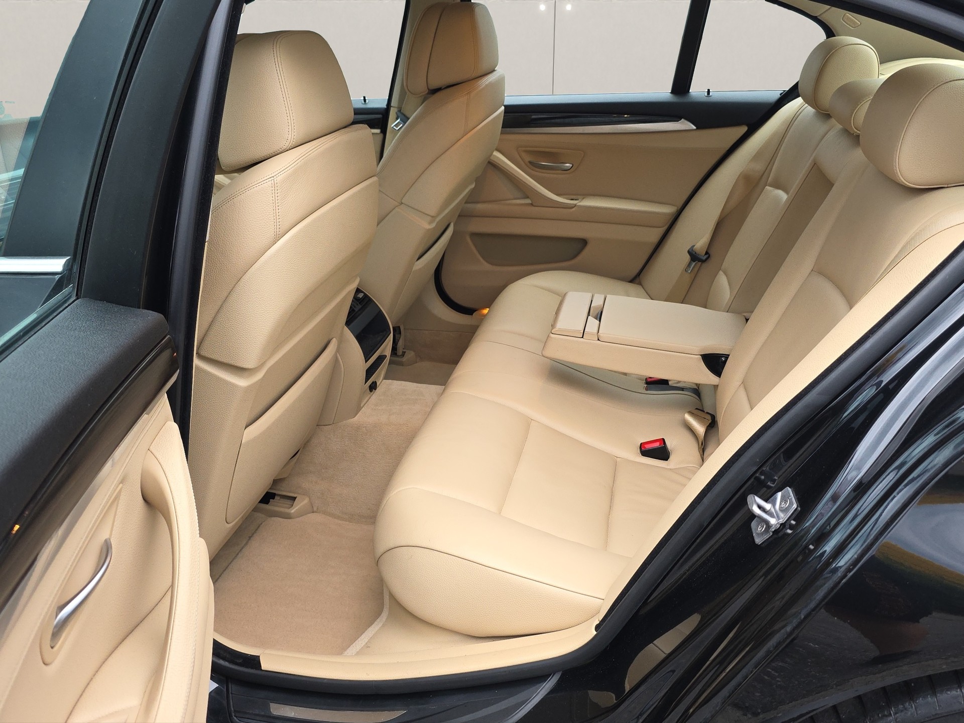 BMW 530d xDrive Steptronic Aus erster Hand-image-9