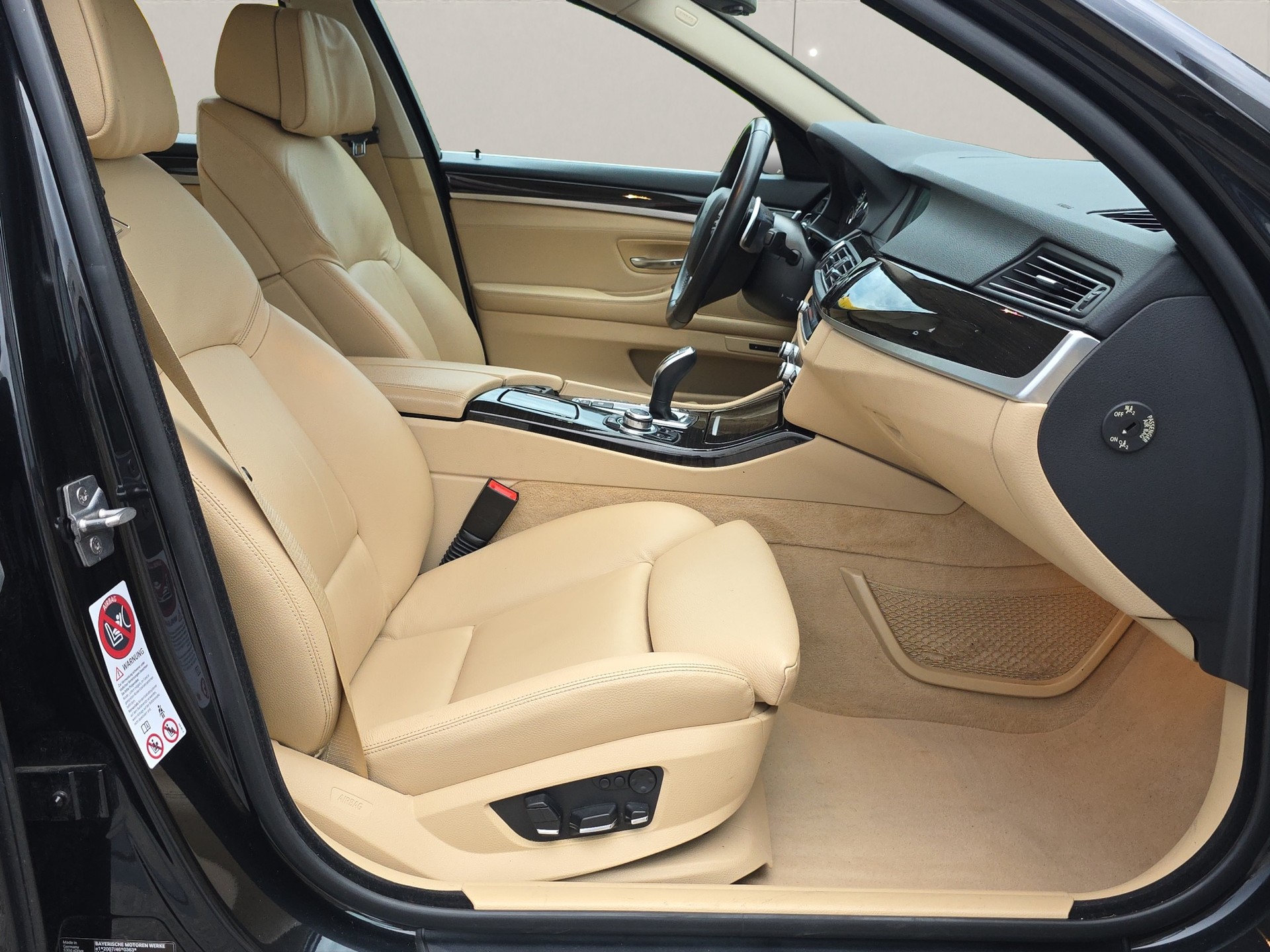 BMW 530d xDrive Steptronic Aus erster Hand-image-12