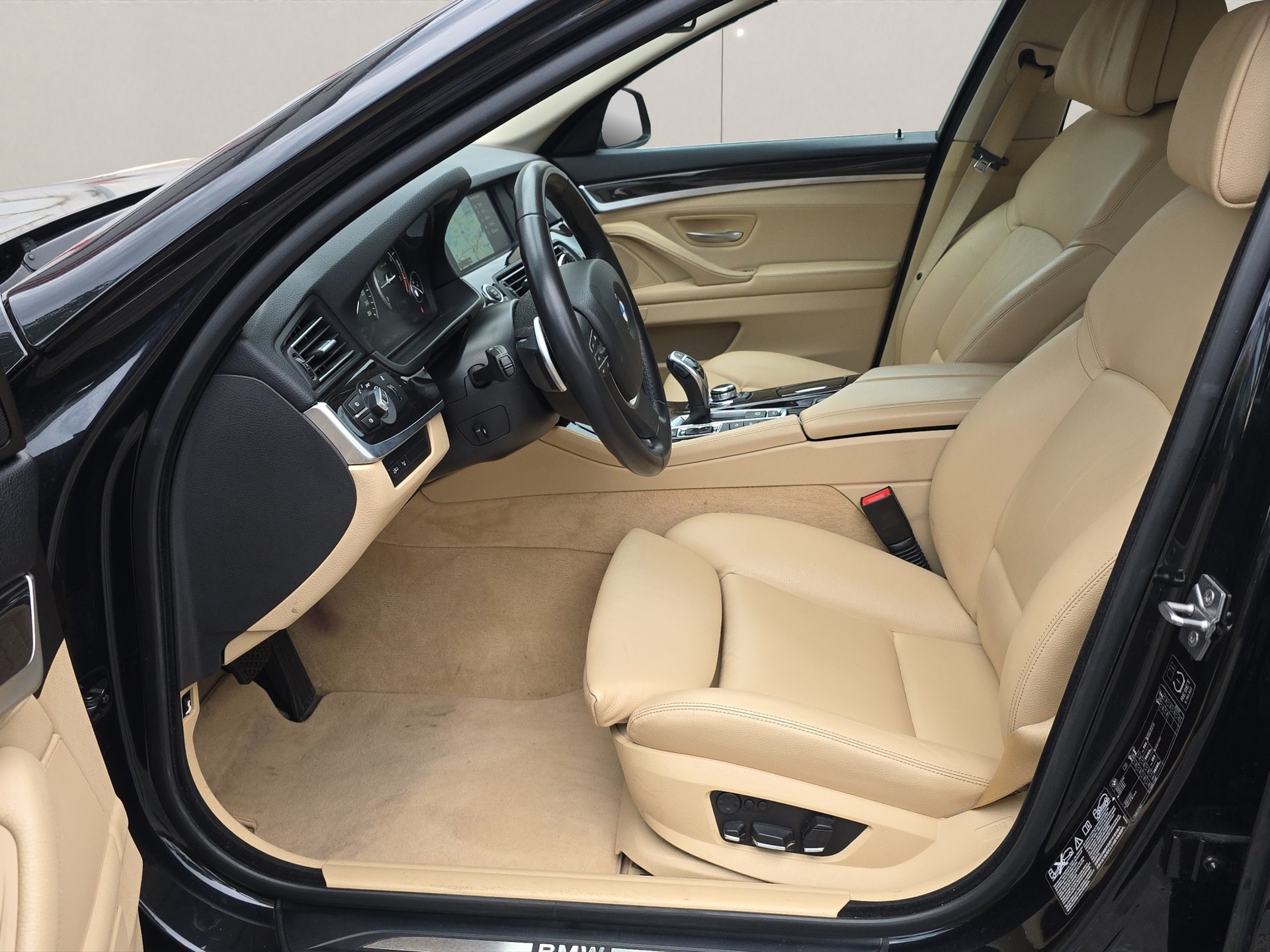 BMW 530d xDrive Steptronic Aus erster Hand-image-8