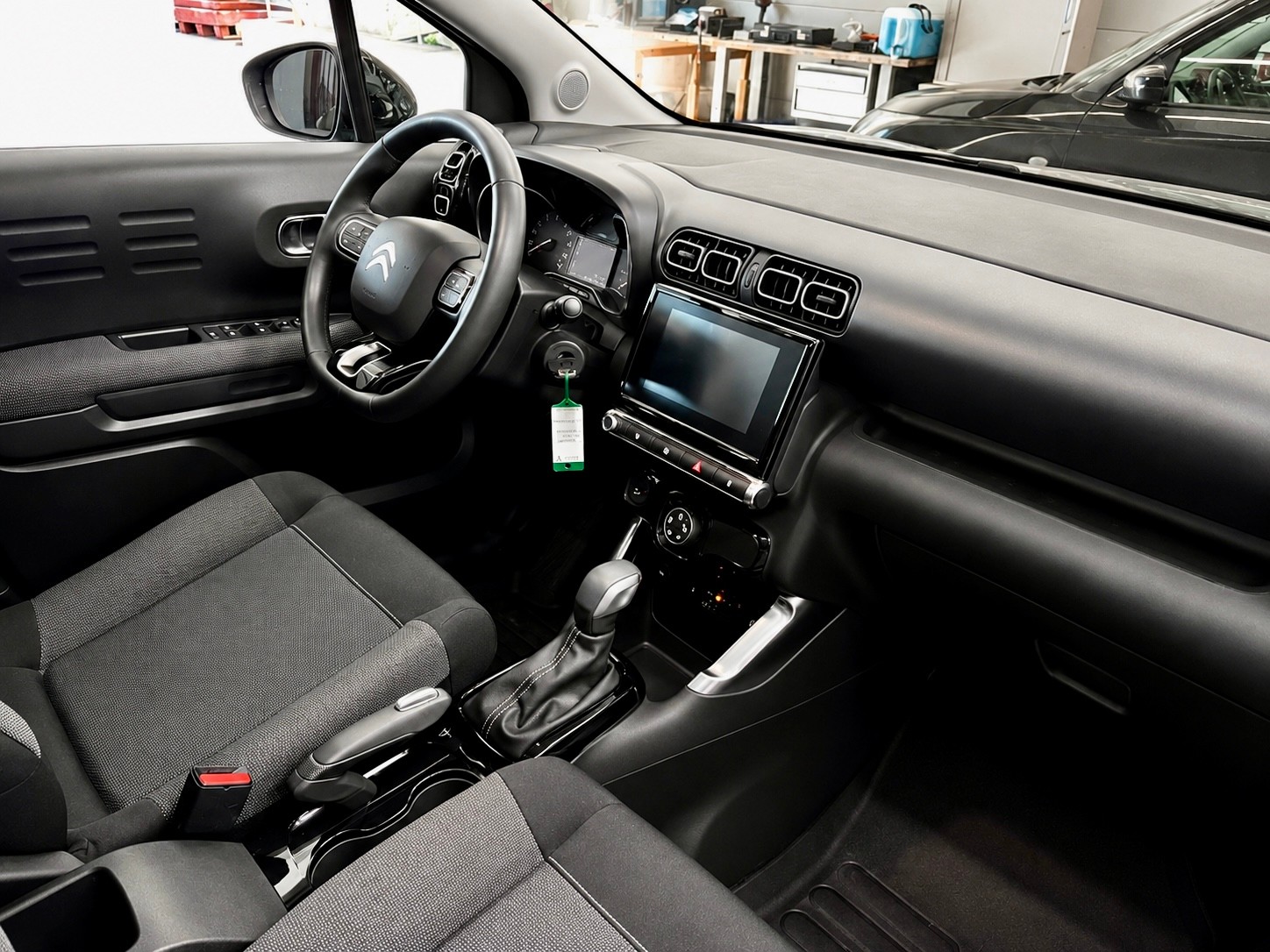 CITROEN C3 Aircross 1.2i PureTech Shine EAT6-image-4