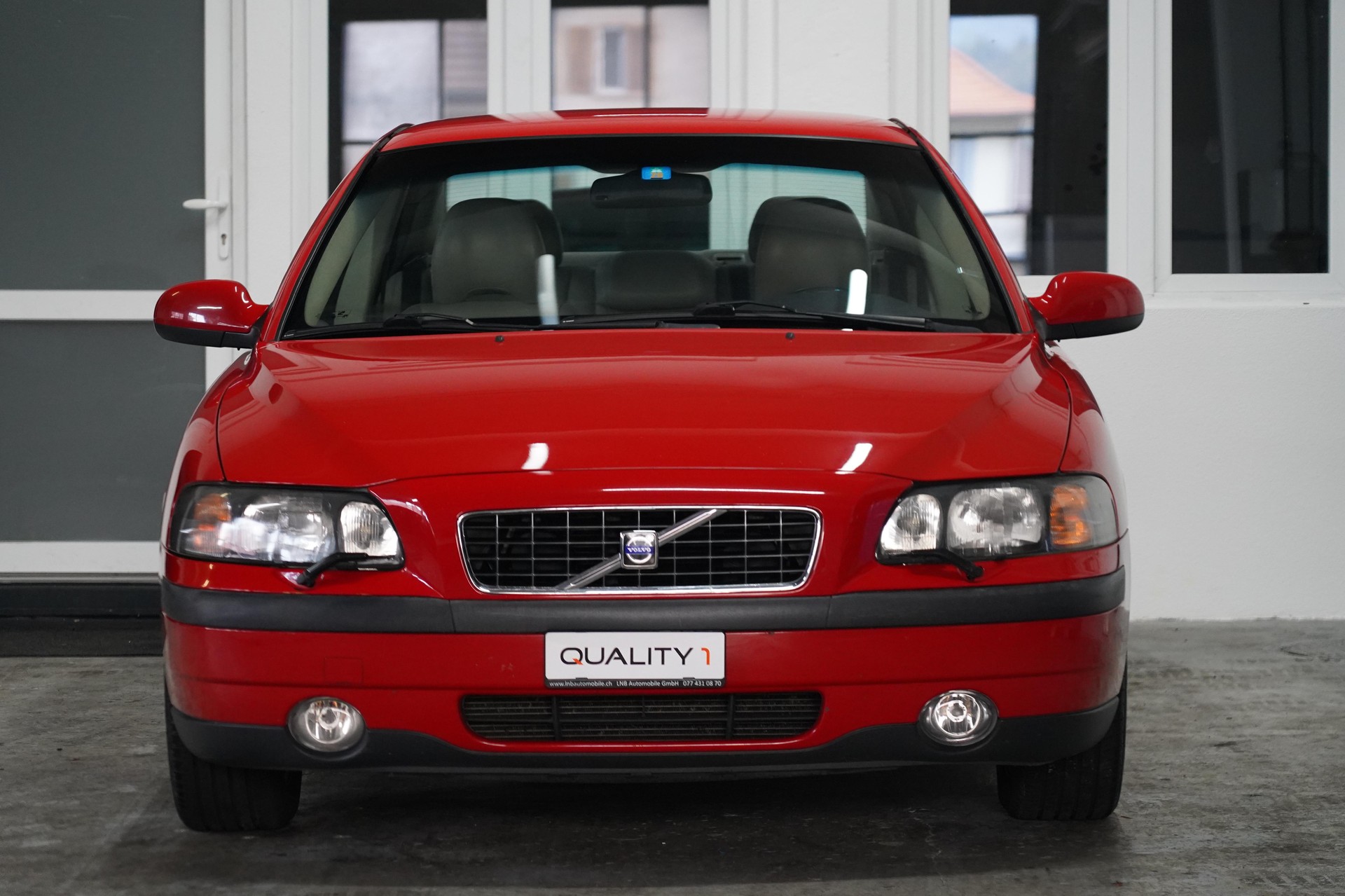 VOLVO S60 D5-showroom-element-2