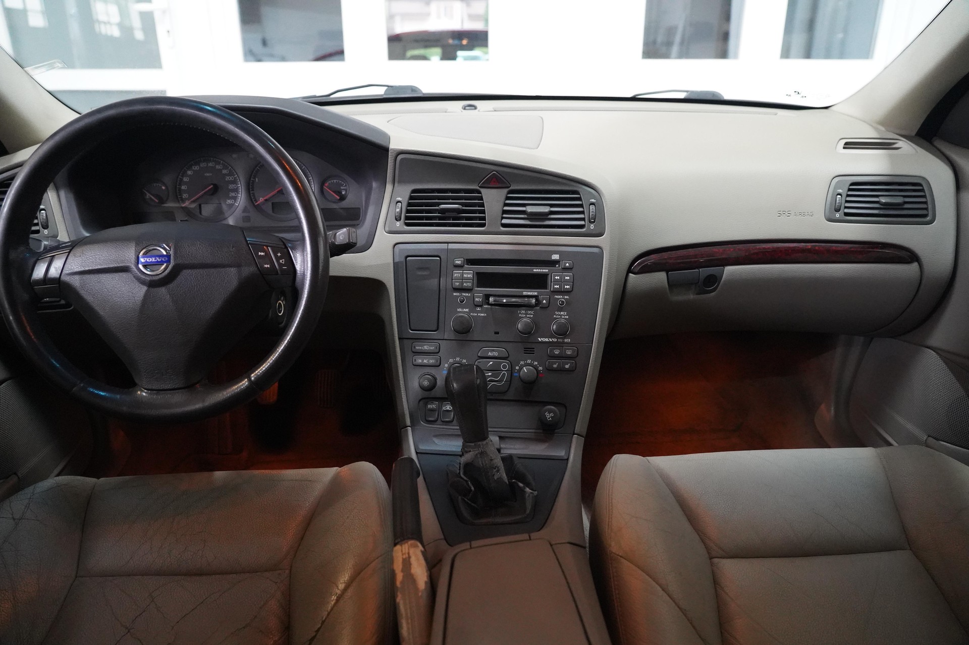 VOLVO S60 D5-image-12