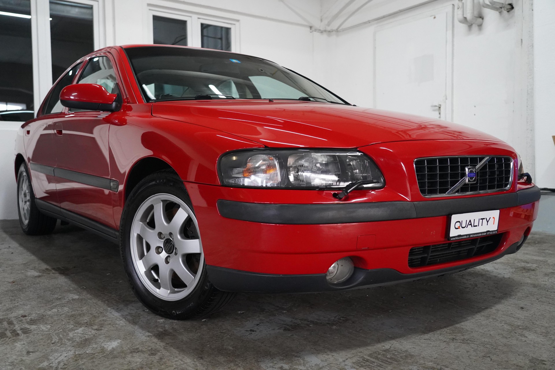 VOLVO S60 D5-showroom-element-1