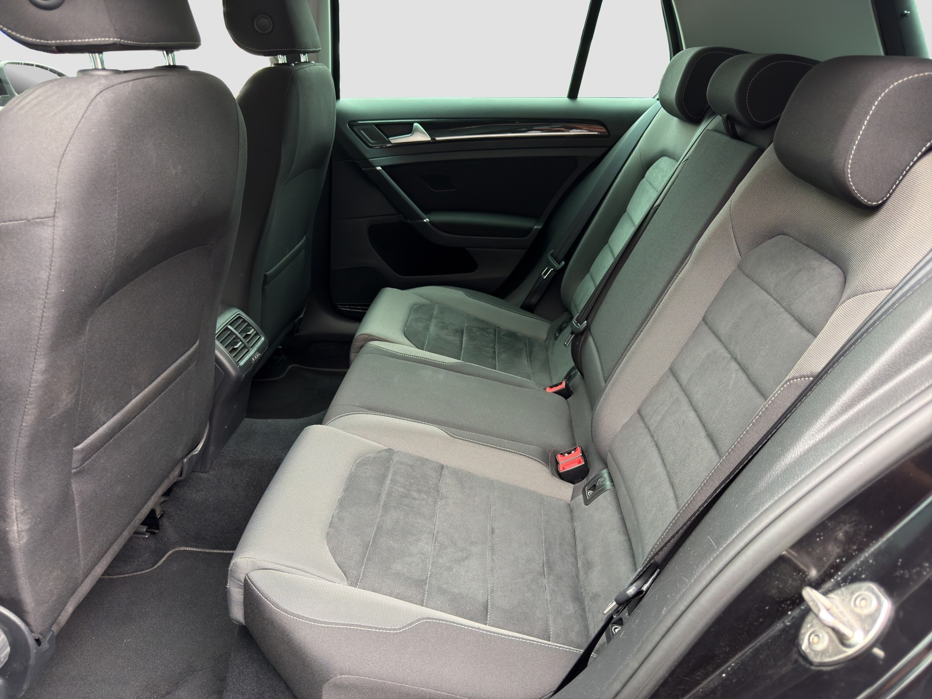 VW Golf 2.0 TDI Highline Swiss Line Limited 4M DSG-image-11