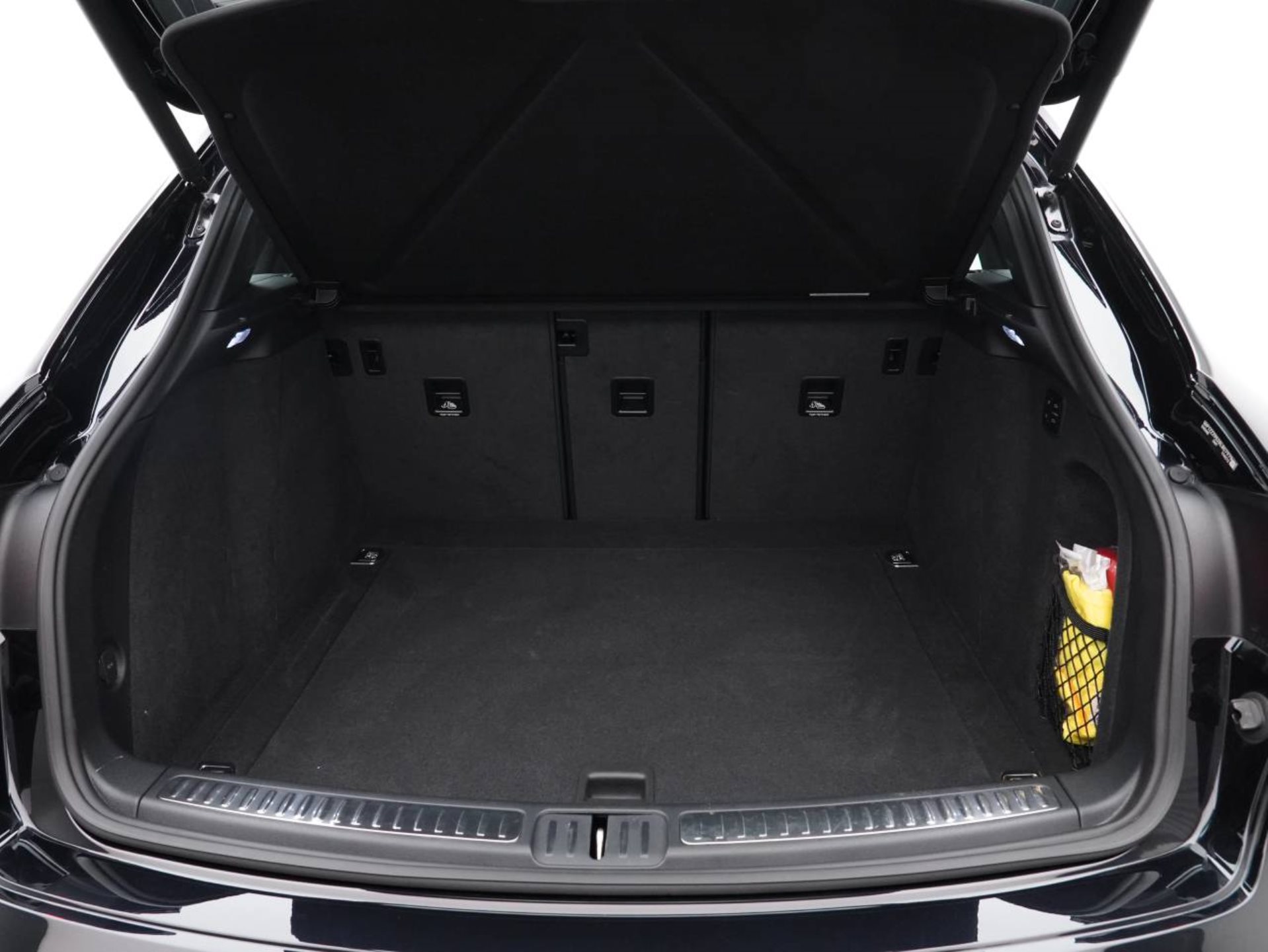 PORSCHE Macan-image-30