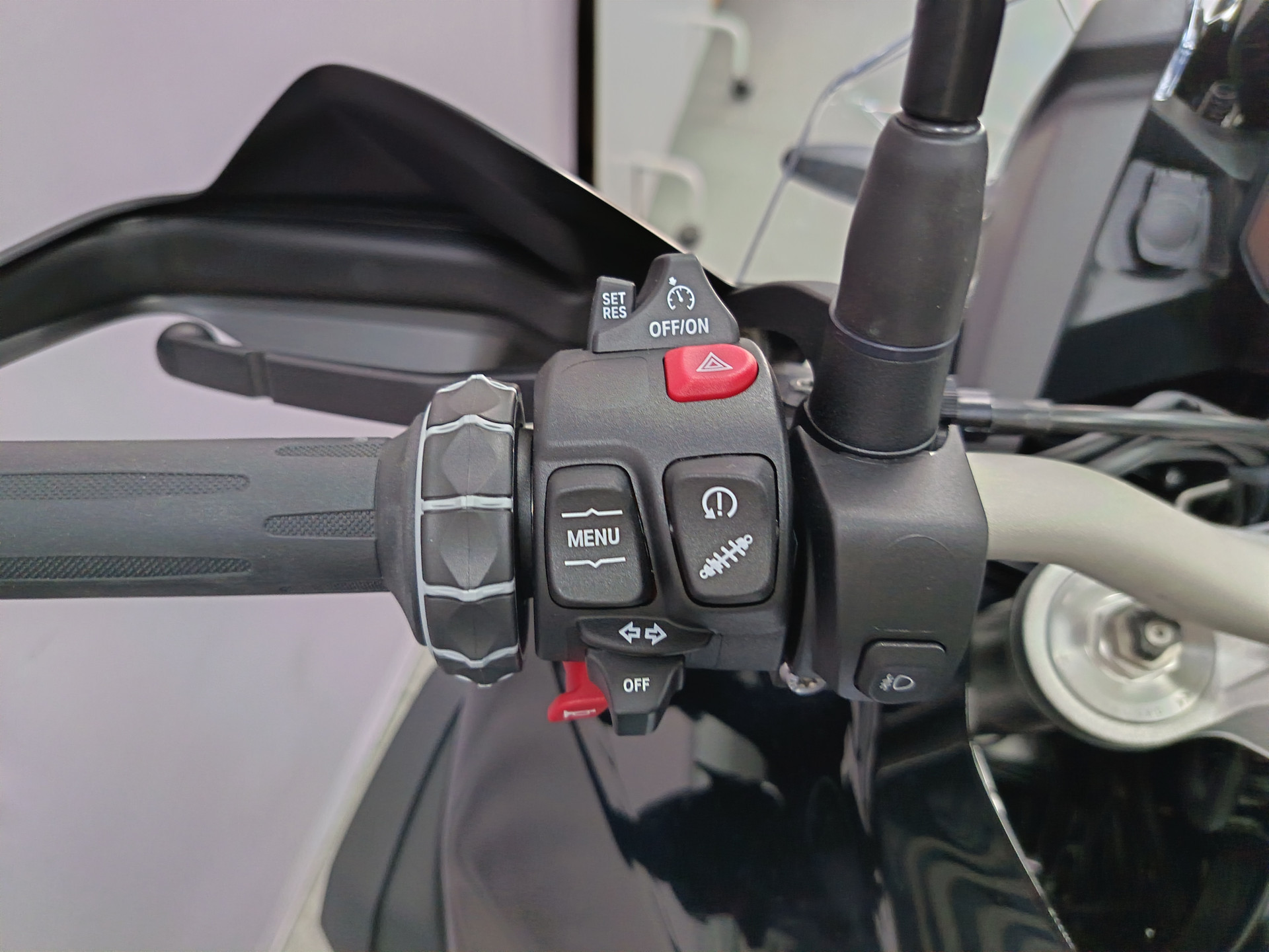 BMW F 900 GS Adventure *** selle extra-basse ***-image-6