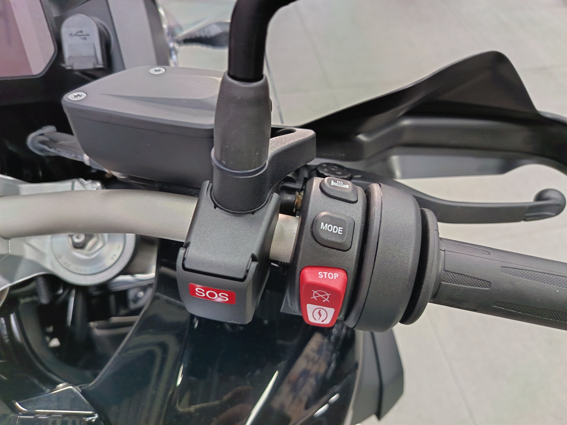 BMW F 900 GS Adventure *** selle extra-basse ***-image-7