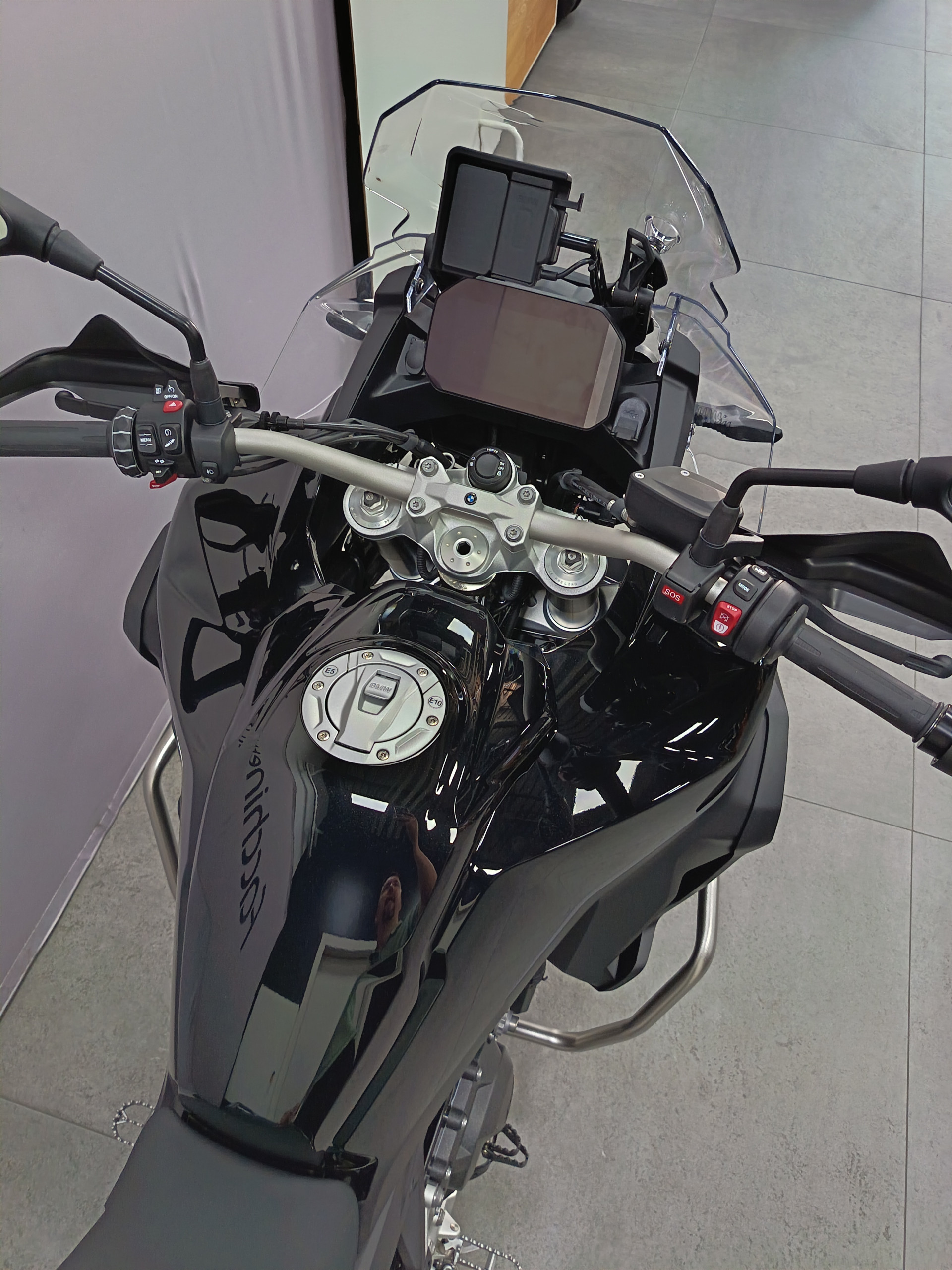 BMW F 900 GS Adventure *** selle extra-basse ***-image-4