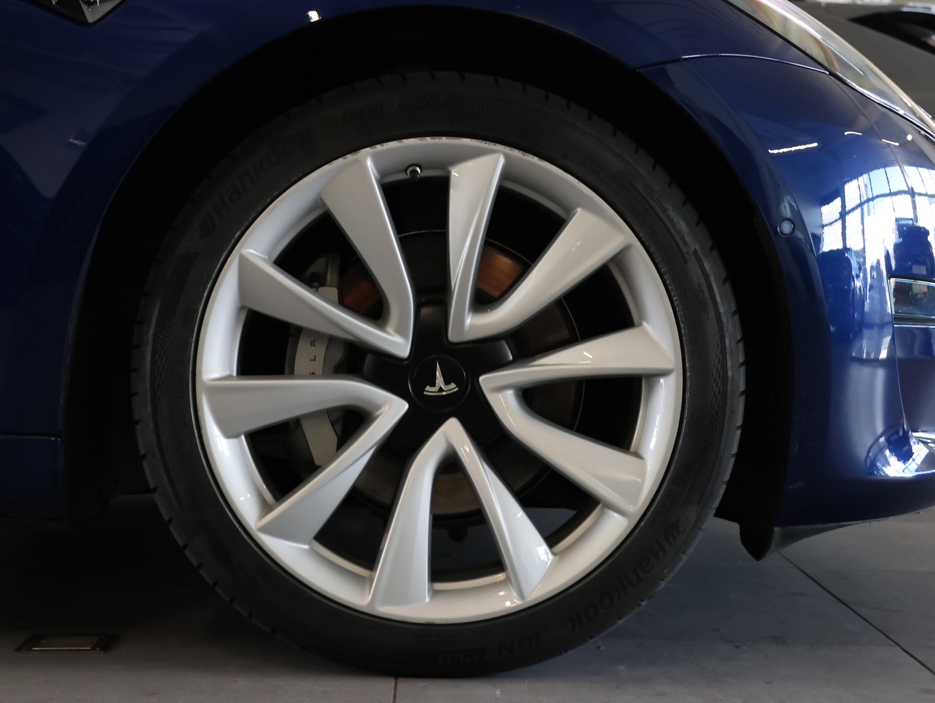 TESLA Model 3 Long Range Dual Motor AWD-image-10