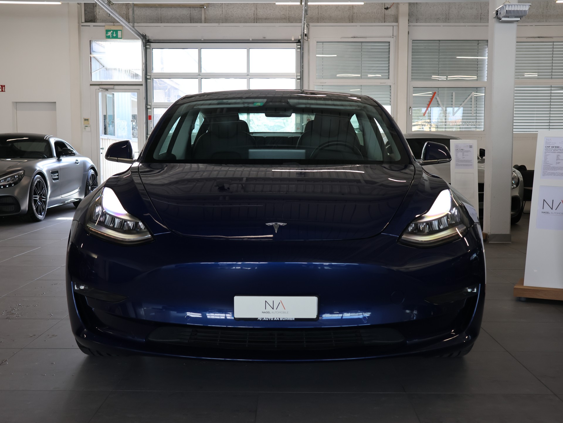 TESLA Model 3 Long Range Dual Motor AWD-showroom-element-2