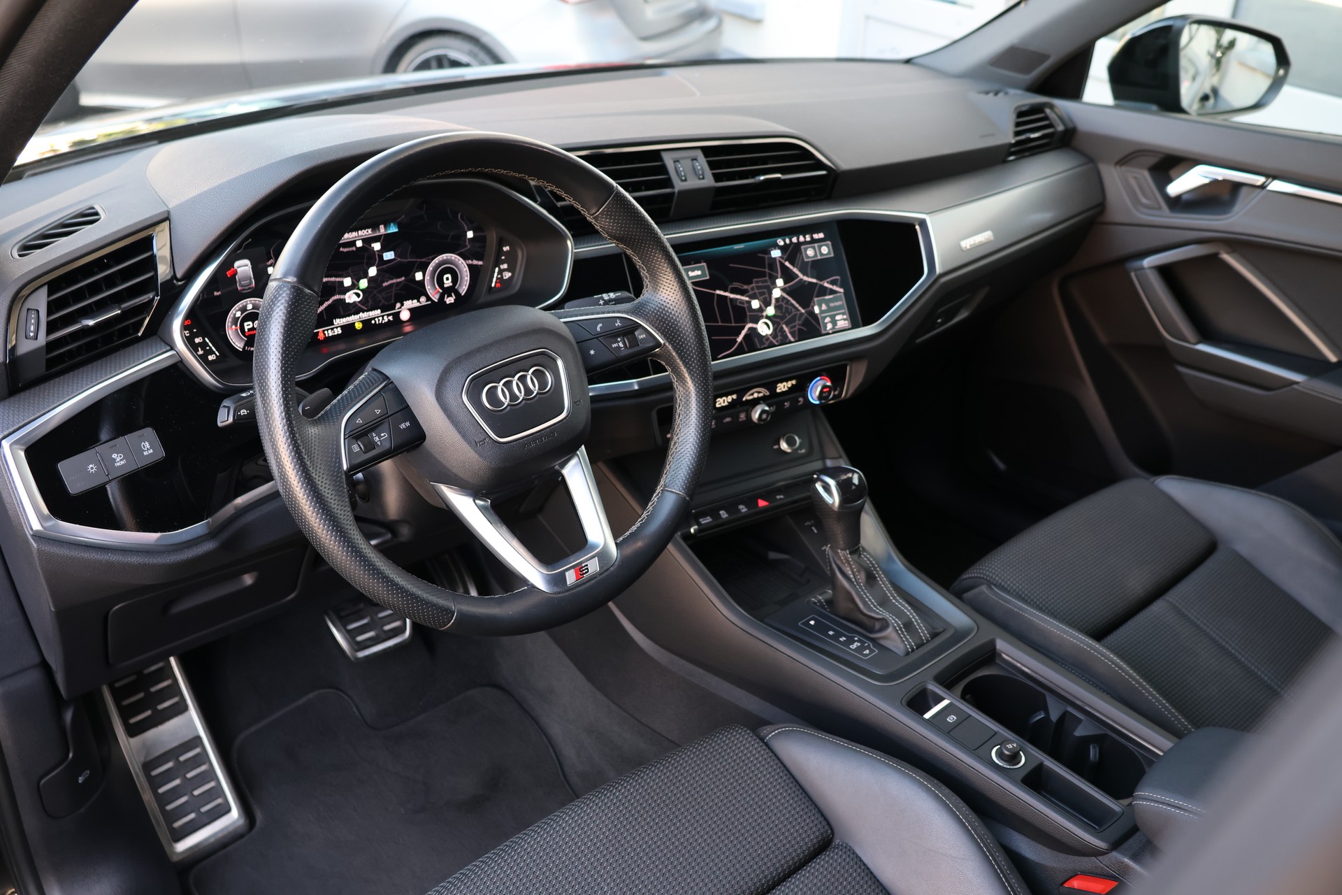 AUDI Q3 Sportback 40 TDI S line Attraction quattro S-tronic (CH)-image-8