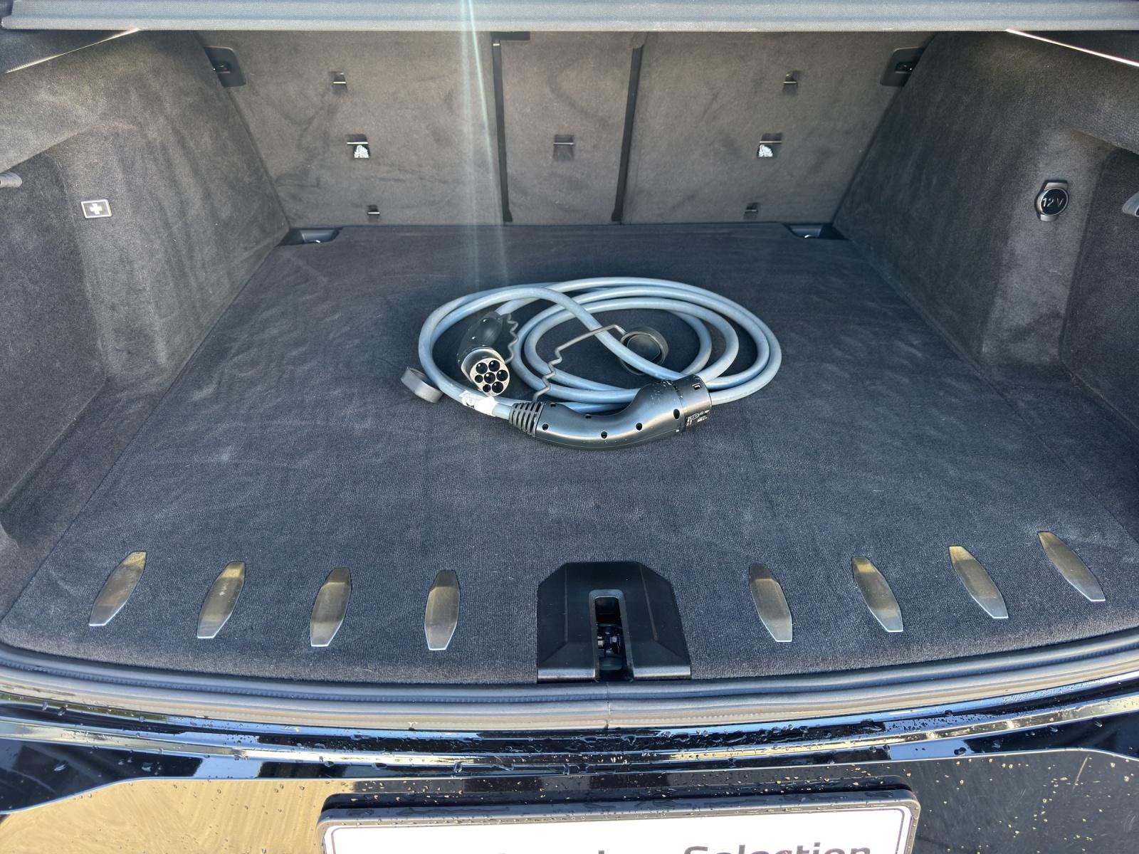 BMW XM 50e Plug-in Hybrid Bowers & Wilkins Diamond Surround Sound System-image-22