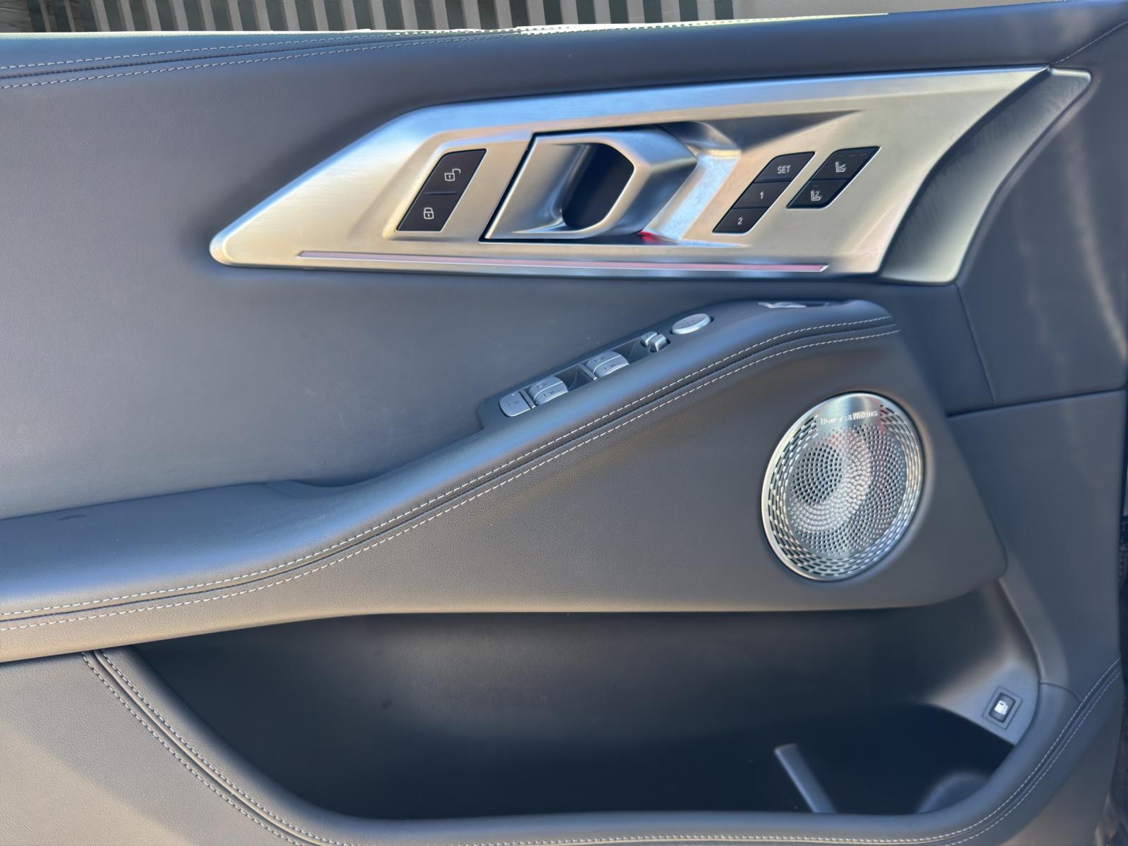 BMW XM 50e Plug-in Hybrid Bowers & Wilkins Diamond Surround Sound System-image-16