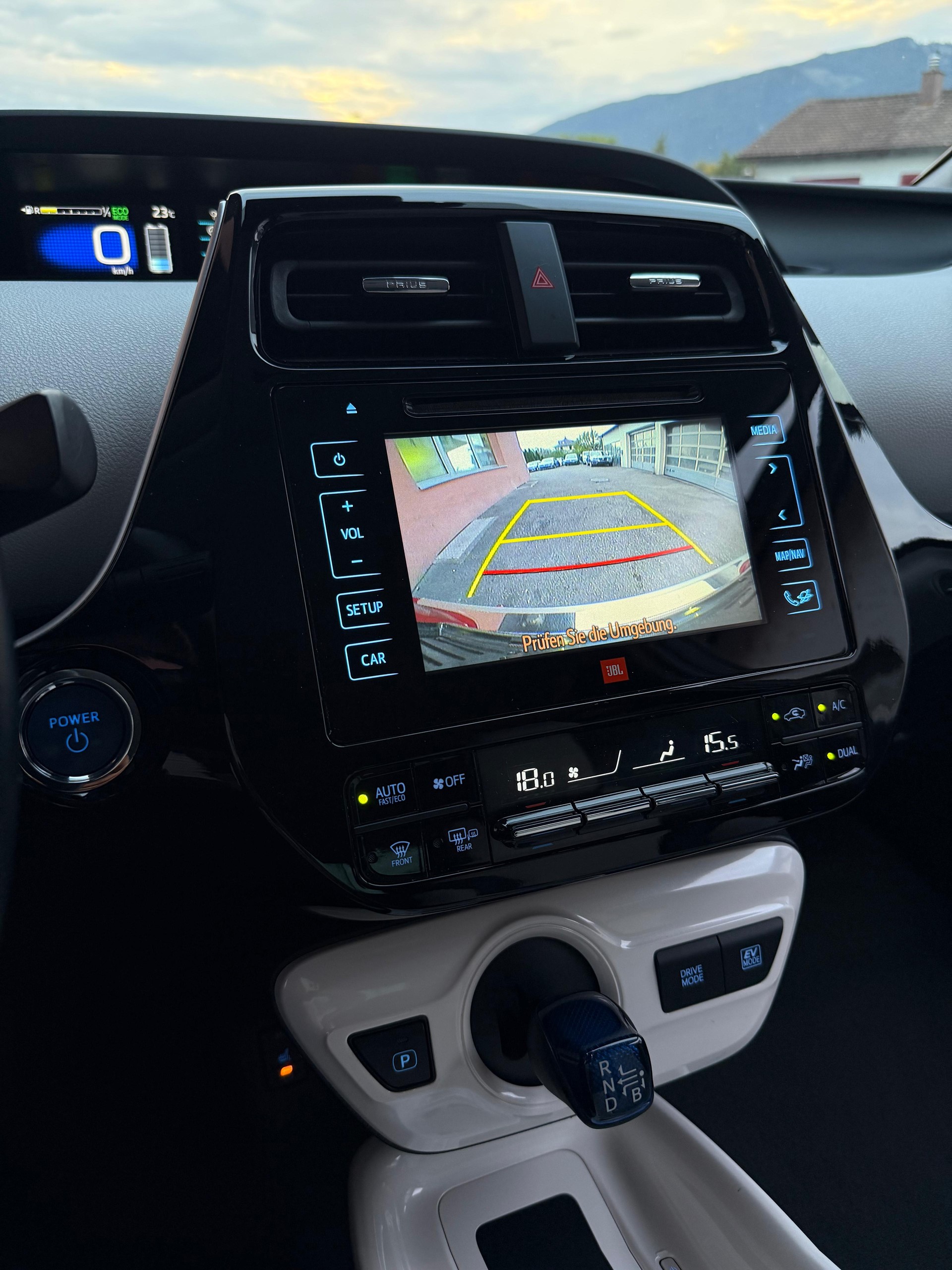 TOYOTA Prius 1.8 VVT-i HSD Sol Premium-image-8